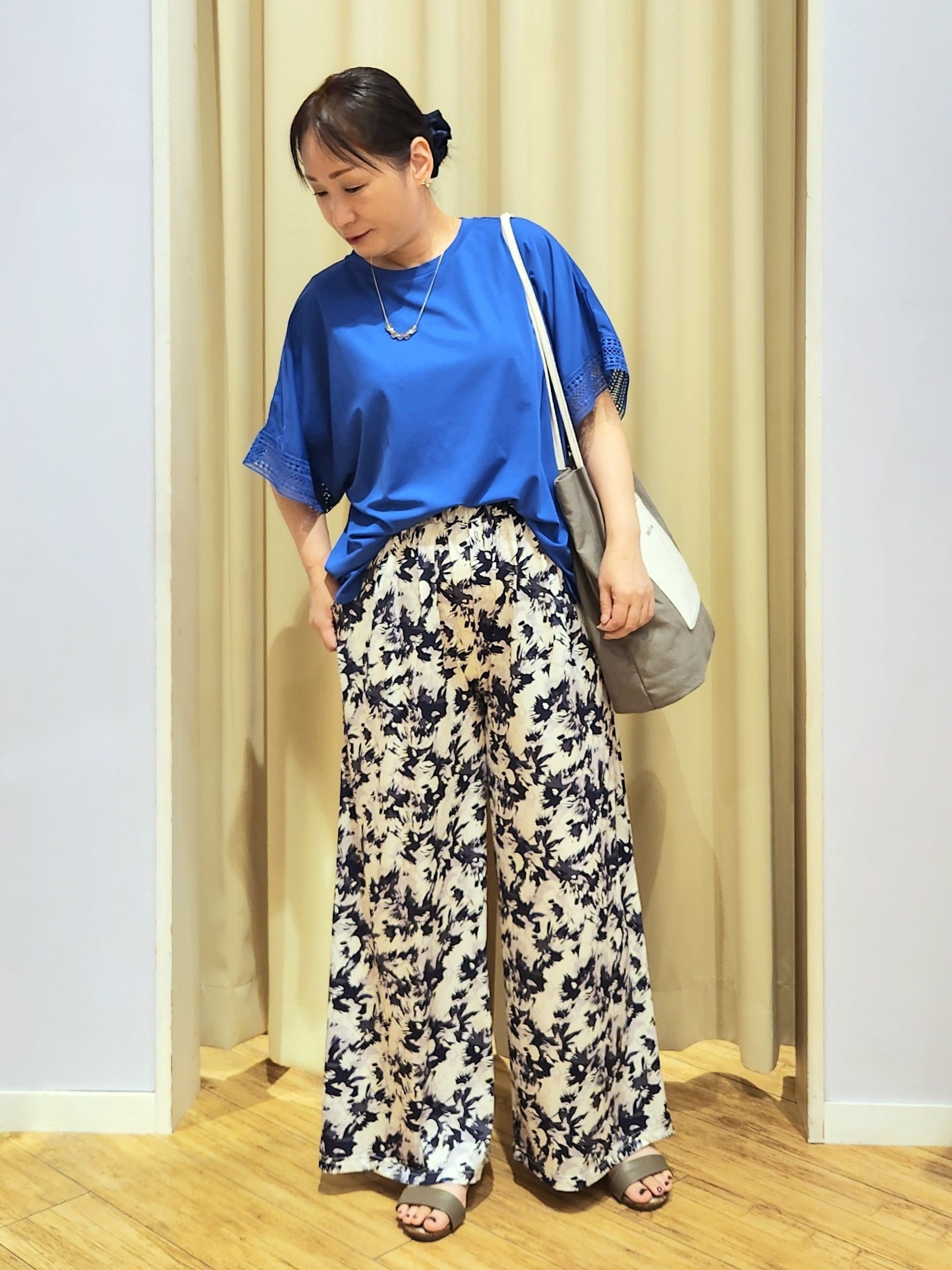 くまさんの「SHOO･LA･RUE｜【ひんやり/UV】お袖レースが上品 ゆったりとろみトップス」を使ったコーディネート