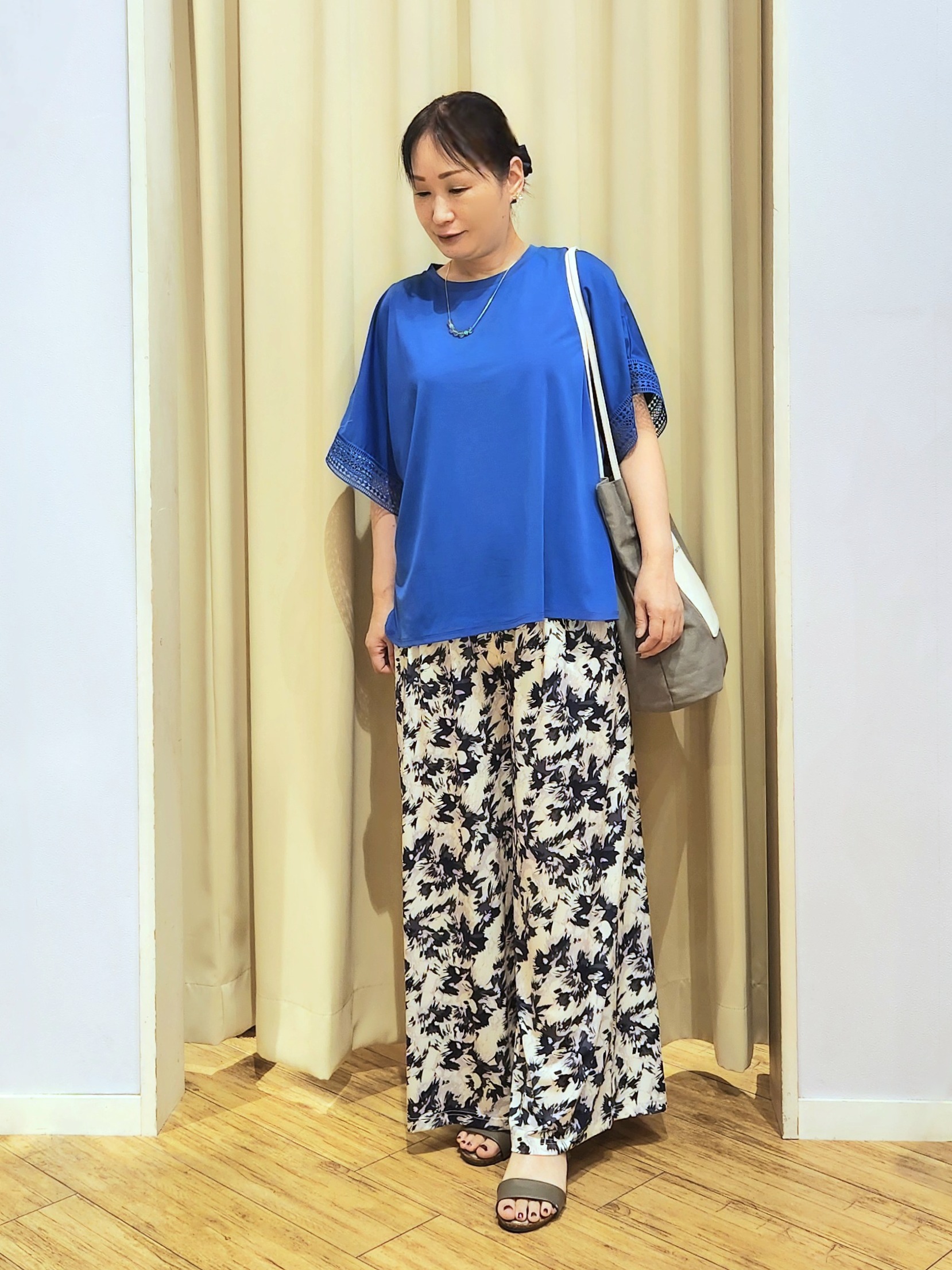 くまさんの「SHOO･LA･RUE｜【ひんやり/UV】お袖レースが上品 ゆったりとろみトップス」を使ったコーディネート