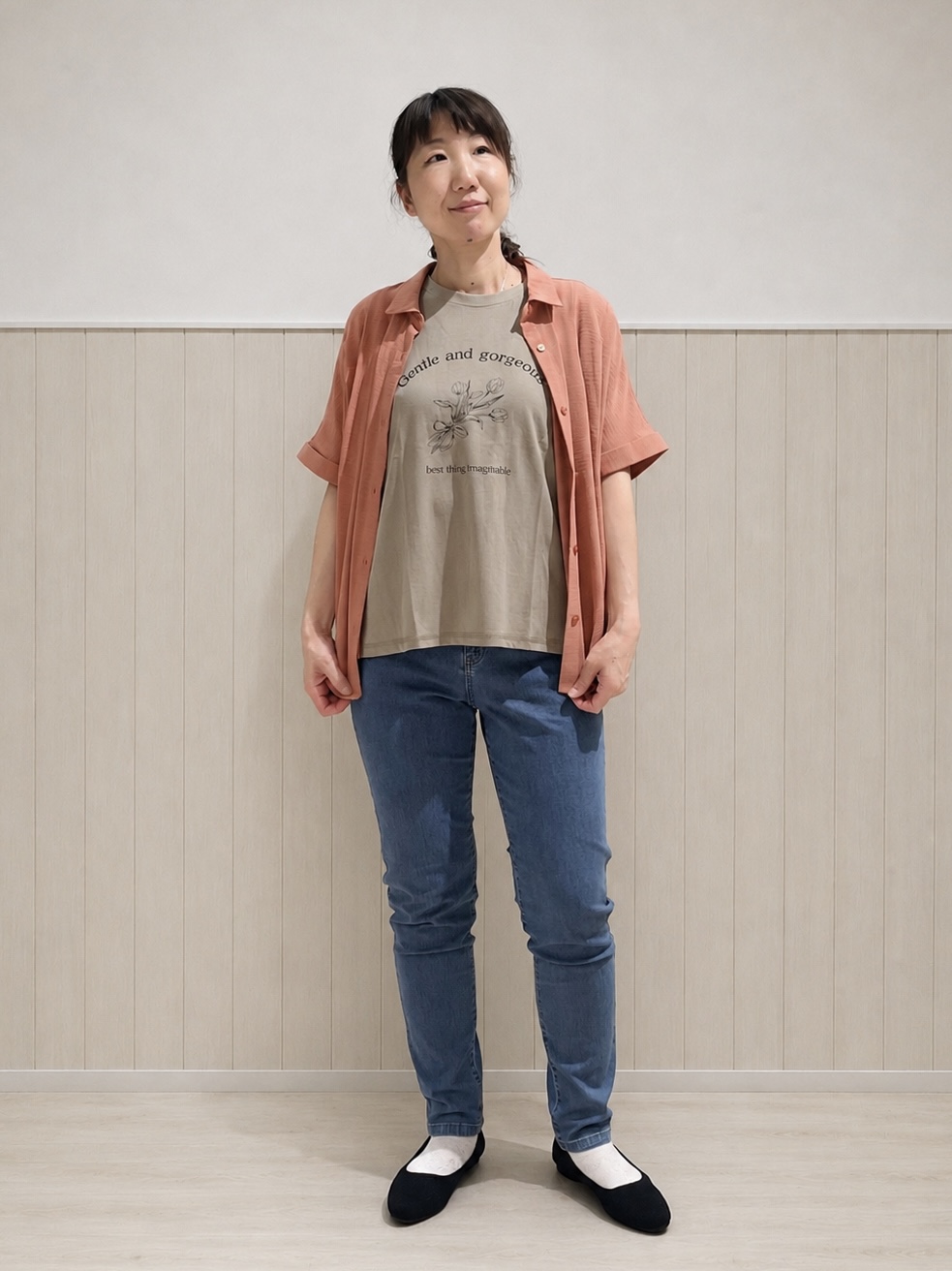 まつみさんの「SHOO･LA･RUE｜【ひんやり/洗濯後しわになりにくい/S-LL】着るだけでこなれ見え 二の腕も隠せるデザイン半袖シャツ」を使ったコーディネート