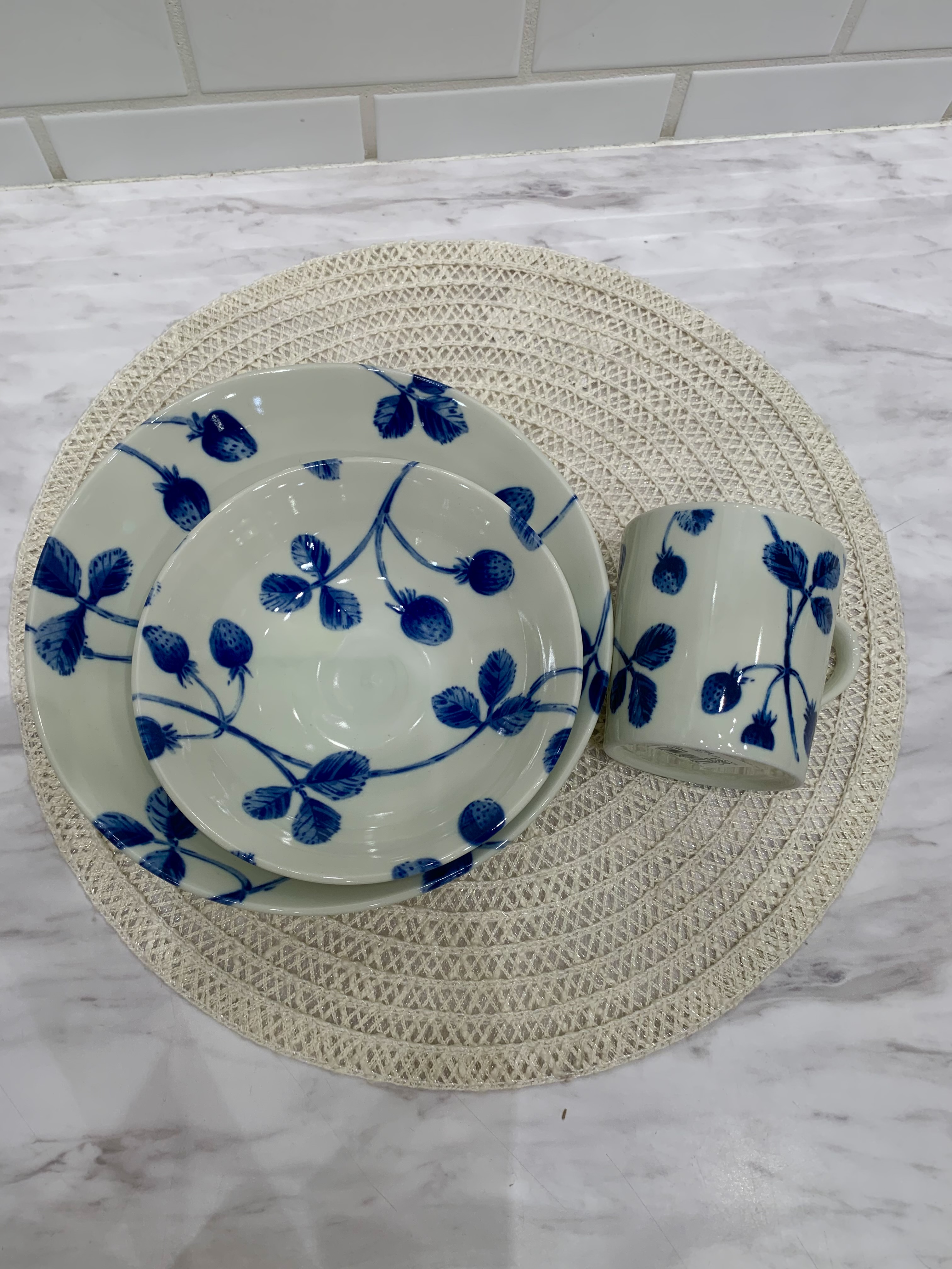 osaosaさんの「212 KITCHEN STORE｜ボタニカル マグ マーガレット」を使ったコーディネート