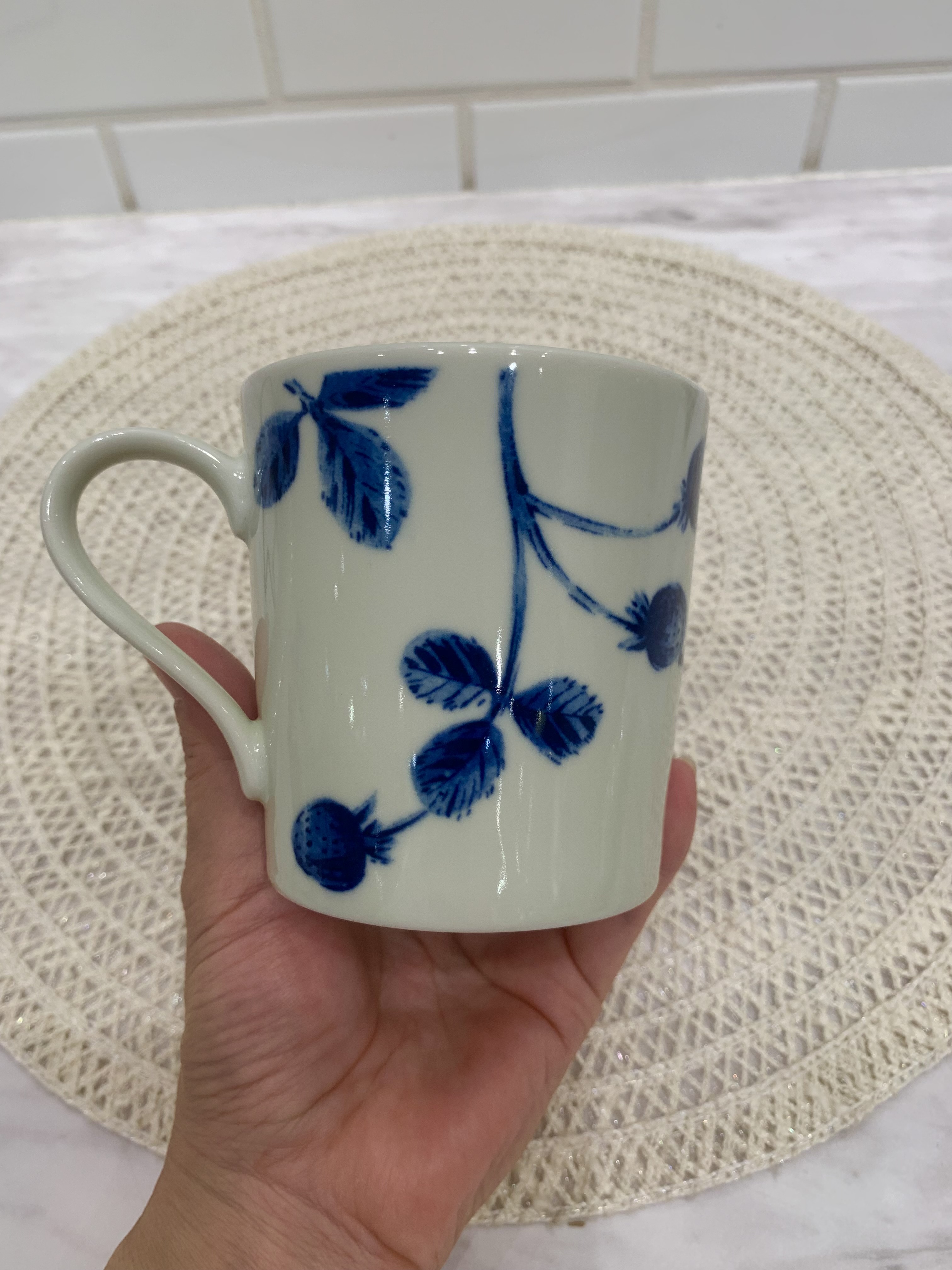 osaosaさんの「212 KITCHEN STORE｜ボタニカル マグ マーガレット」を使ったコーディネート