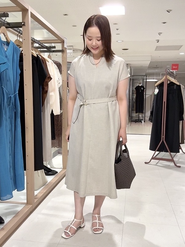 YUIさんの「UNTITLED｜【UV/接触冷感/遮熱/通気性】スラブバンドカラーワンピース」を使ったコーディネート