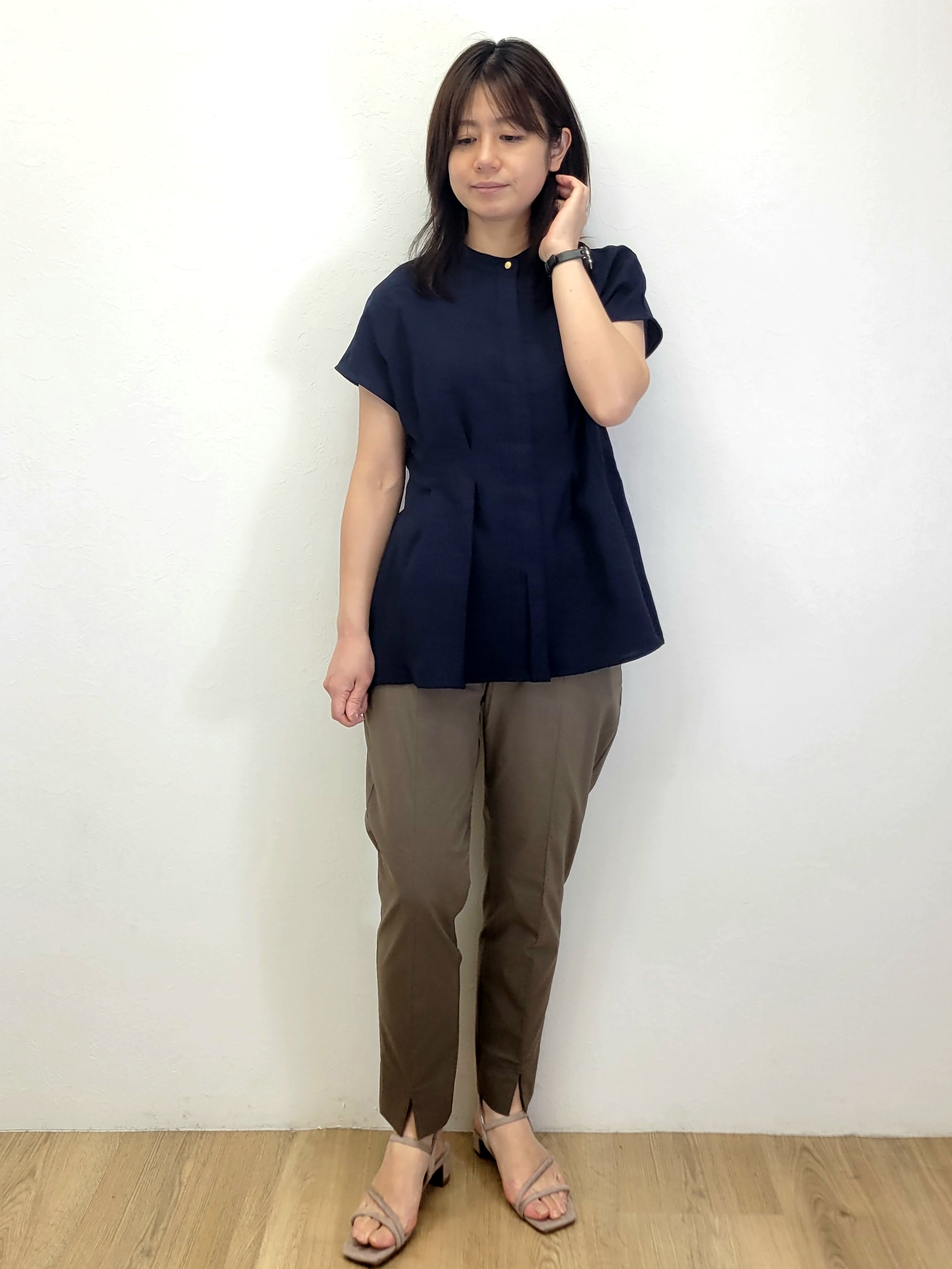 LISAさんの「OPAQUE.CLIP｜【接触冷感／吸水速乾】リネンライク タックフレンチスリーブブラウス《洗濯機OK》」を使ったコーディネート