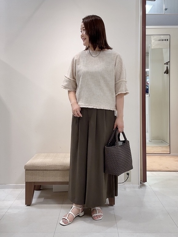 YUIさんの「UNTITLED｜ドライミックスツィードブラウス」を使ったコーディネート