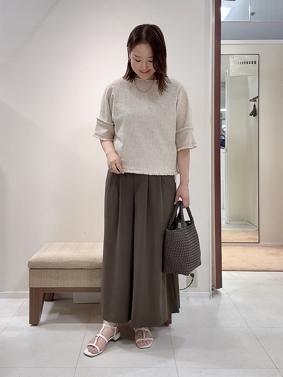 YUIさんの「UNTITLED｜ドライミックスツィードブラウス」を使ったコーディネート