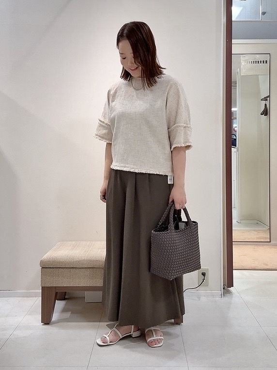 YUIさんの「UNTITLED｜ドライミックスツィードブラウス」を使ったコーディネート