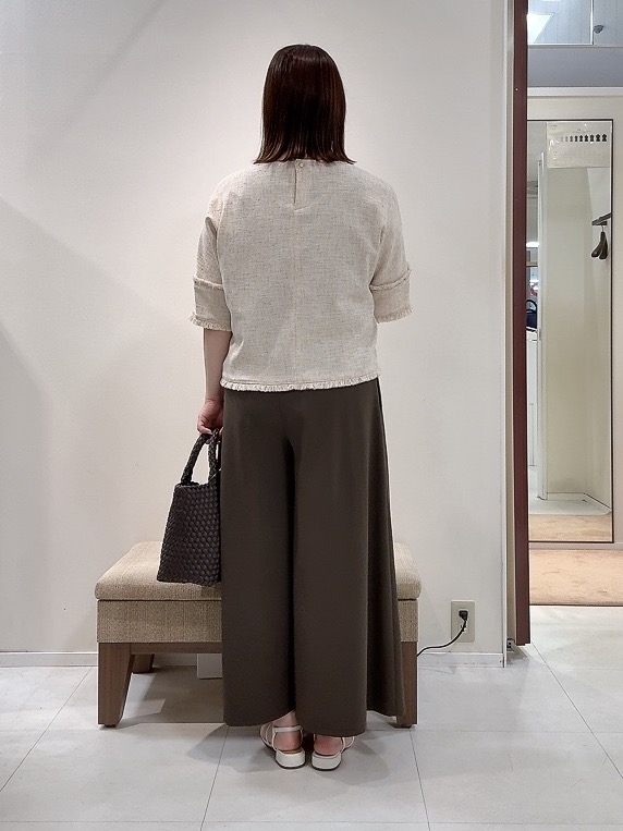 YUIさんの「UNTITLED｜ドライミックスツィードブラウス」を使ったコーディネート