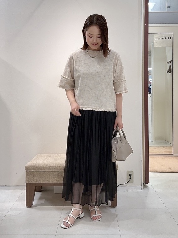 YUIさんの「UNTITLED｜ドライミックスツィードブラウス」を使ったコーディネート