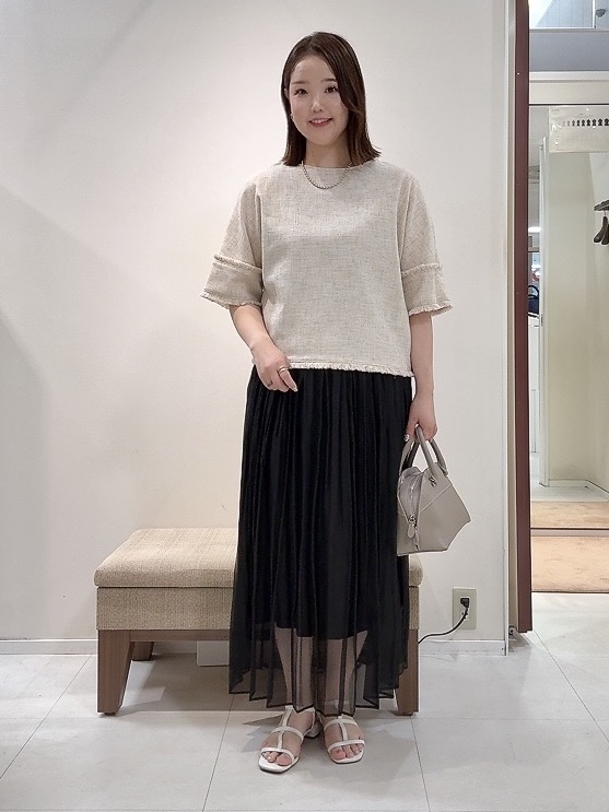 YUIさんの「UNTITLED｜ドライミックスツィードブラウス」を使ったコーディネート