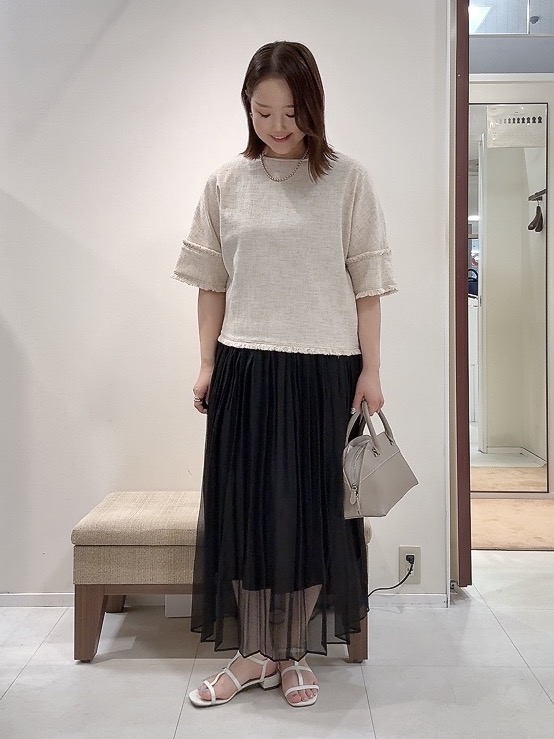 YUIさんの「UNTITLED｜ドライミックスツィードブラウス」を使ったコーディネート