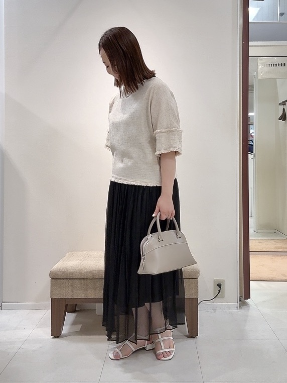 YUIさんの「UNTITLED｜ドライミックスツィードブラウス」を使ったコーディネート