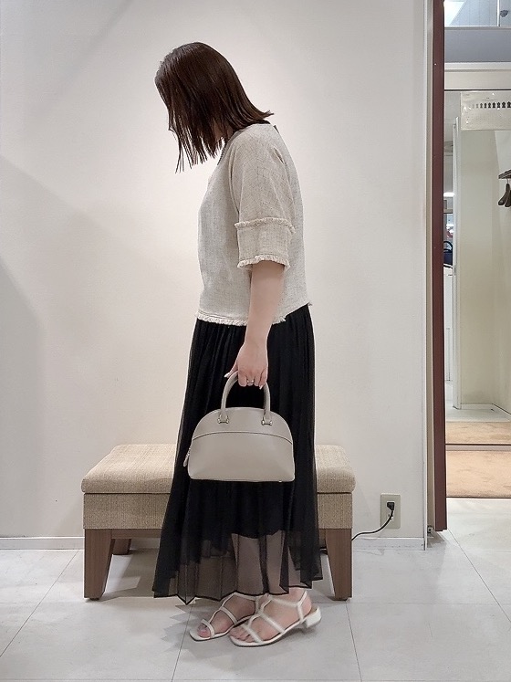YUIさんの「UNTITLED｜ドライミックスツィードブラウス」を使ったコーディネート
