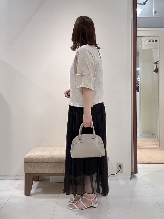 YUIさんの「UNTITLED｜ドライミックスツィードブラウス」を使ったコーディネート
