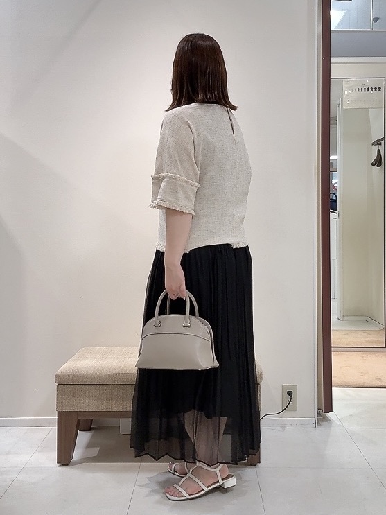 YUIさんの「UNTITLED｜ドライミックスツィードブラウス」を使ったコーディネート