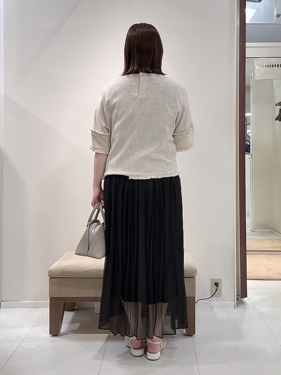 YUIさんの「UNTITLED｜ドライミックスツィードブラウス」を使ったコーディネート
