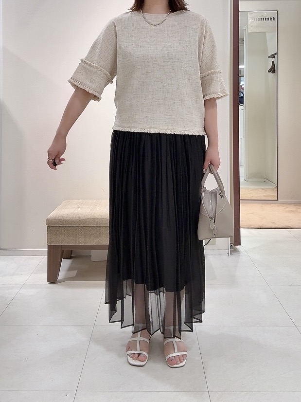 YUIさんの「UNTITLED｜ドライミックスツィードブラウス」を使ったコーディネート