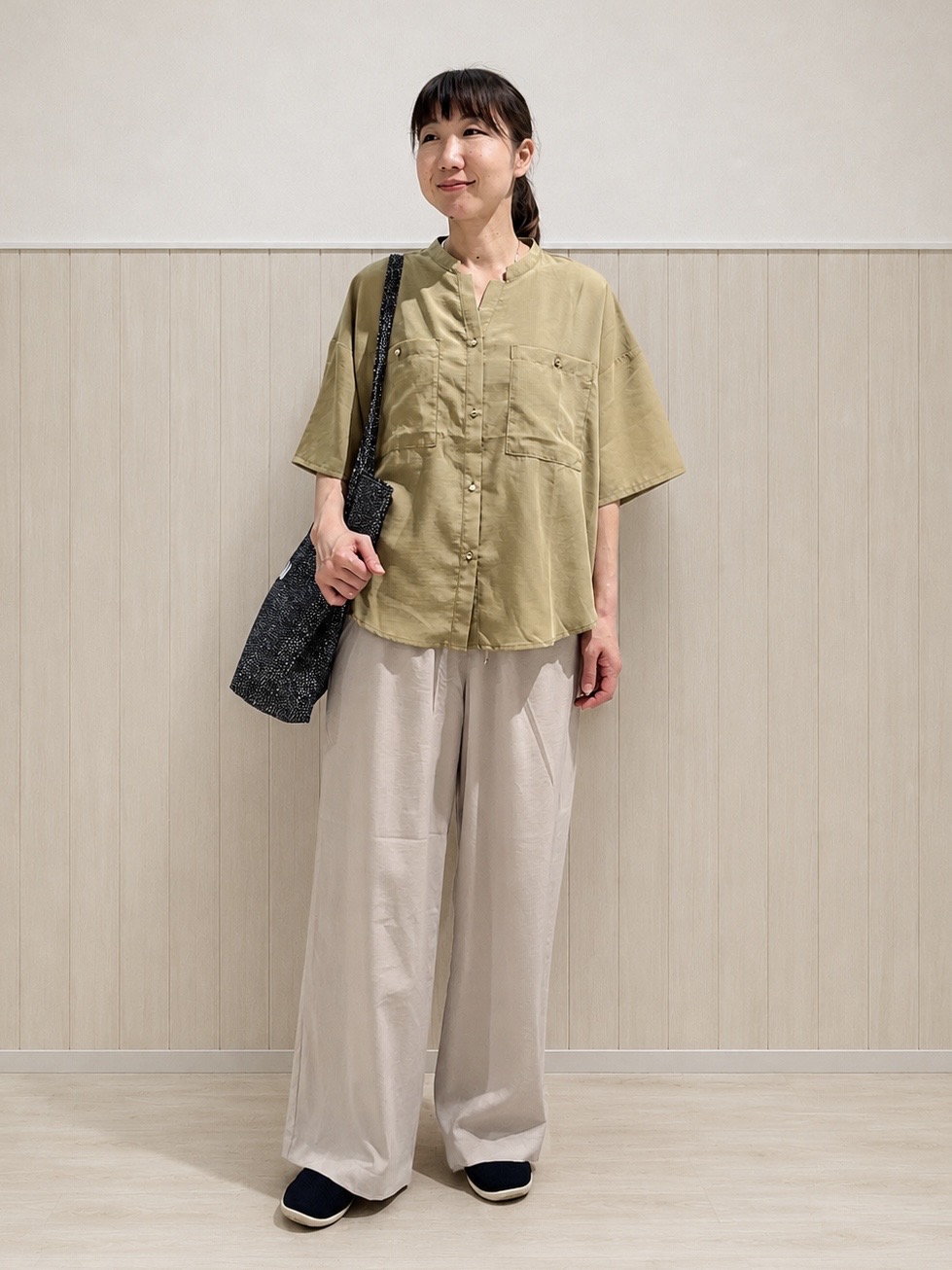 まつみさんの「SHOO･LA･RUE｜【洗濯機可/S-LL】大人の抜け感 ゆるっと5分袖シャツ」を使ったコーディネート