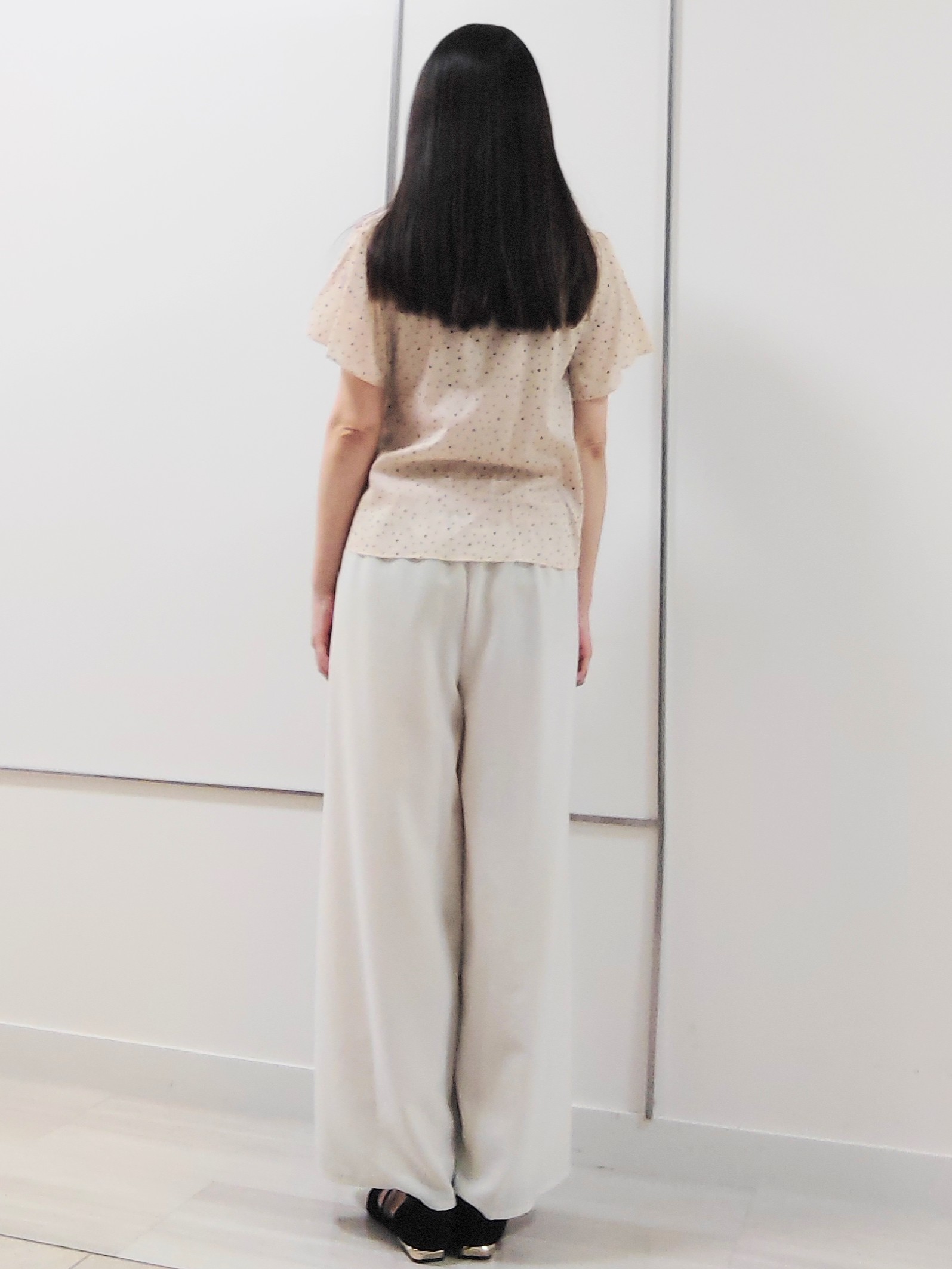 takuさんの「COUP DE CHANCE｜【手洗い可／日本製】ドット柄フロッキープリントブラウス」を使ったコーディネート
