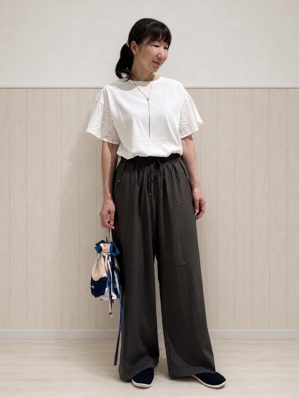 まつみさんの「SHOO･LA･RUE｜【汗じみ防止/ひんやり/体型カバー】真夏でも安心。汗じみが気にならない お袖レースフレアTシャツ」を使ったコーディネート