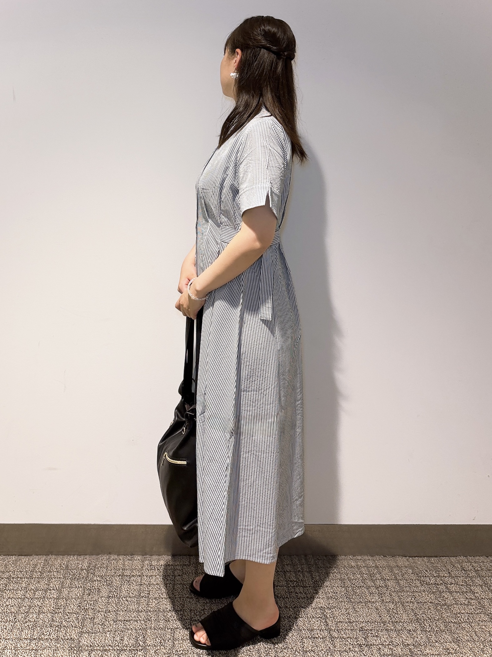 みーさんの「grove｜【低身長さんも選べる着丈/UV・シワになりにくいetc】涼やかさも、きちんとも叶うワンピース」を使ったコーディネート