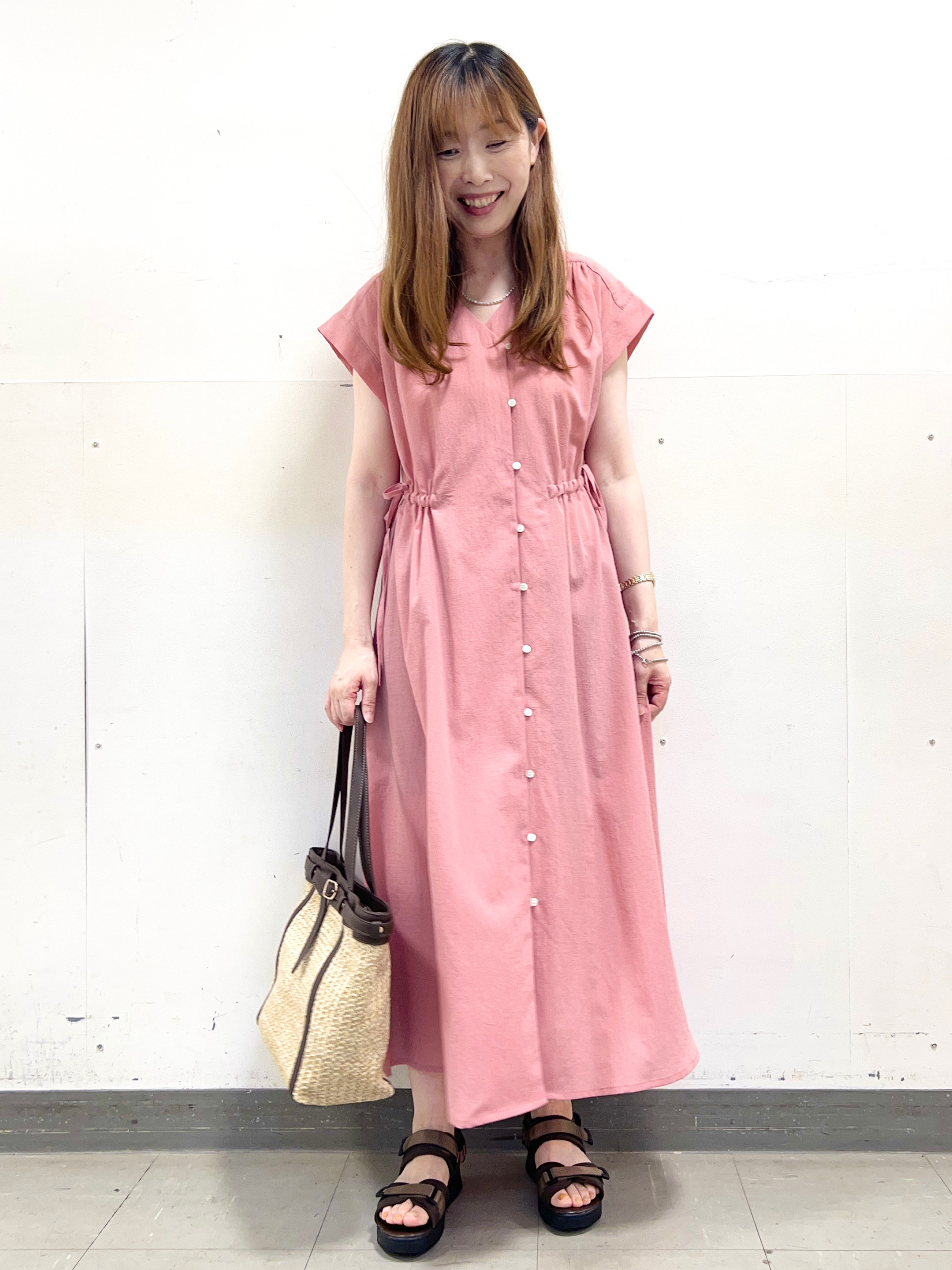 yuさんの「Reflect｜【通気性あり／涼しい／マシンウォッシャブル】フロントボタンワンピース」を使ったコーディネート
