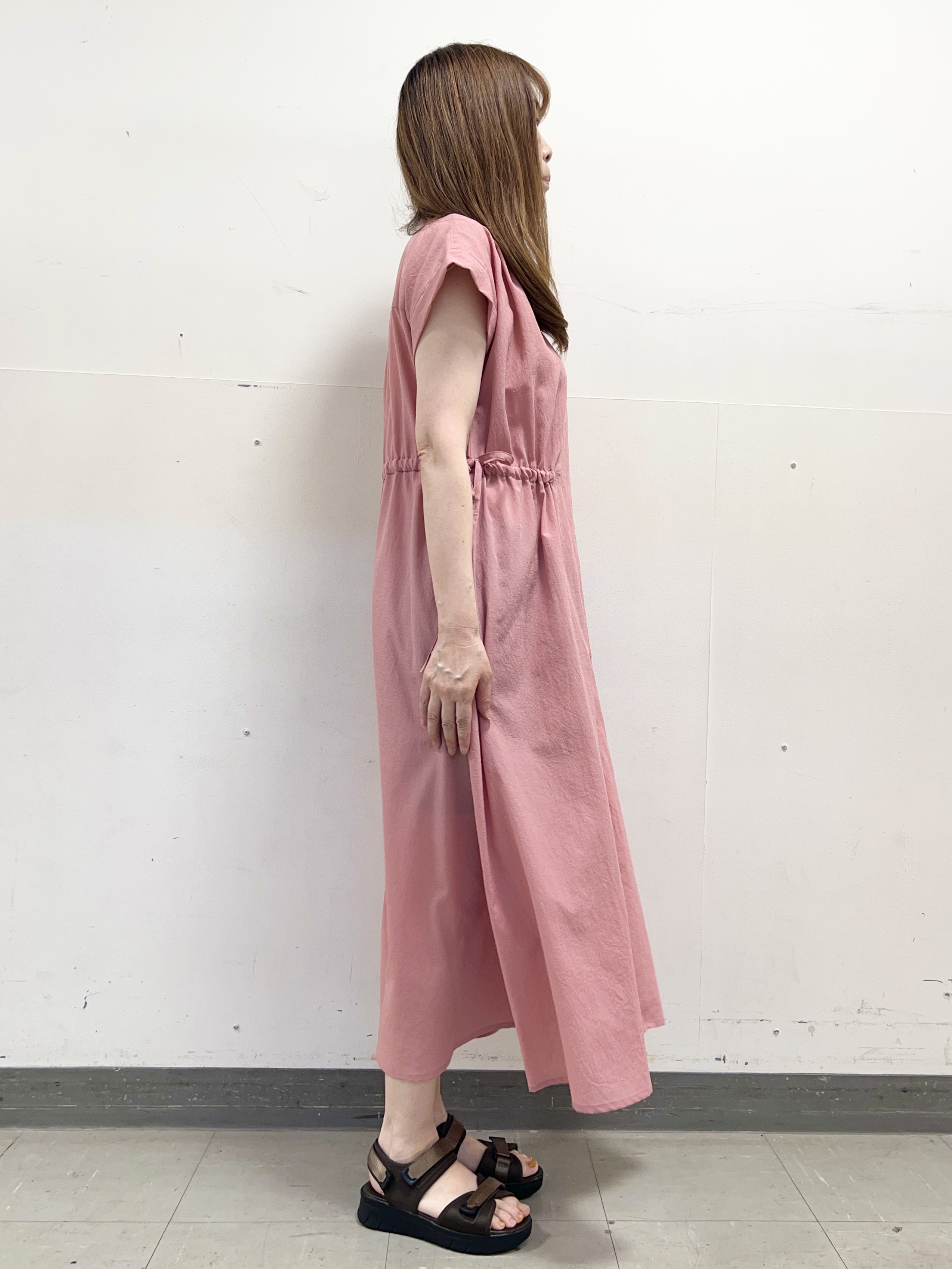 yuさんの「Reflect｜【通気性あり／涼しい／マシンウォッシャブル】フロントボタンワンピース」を使ったコーディネート