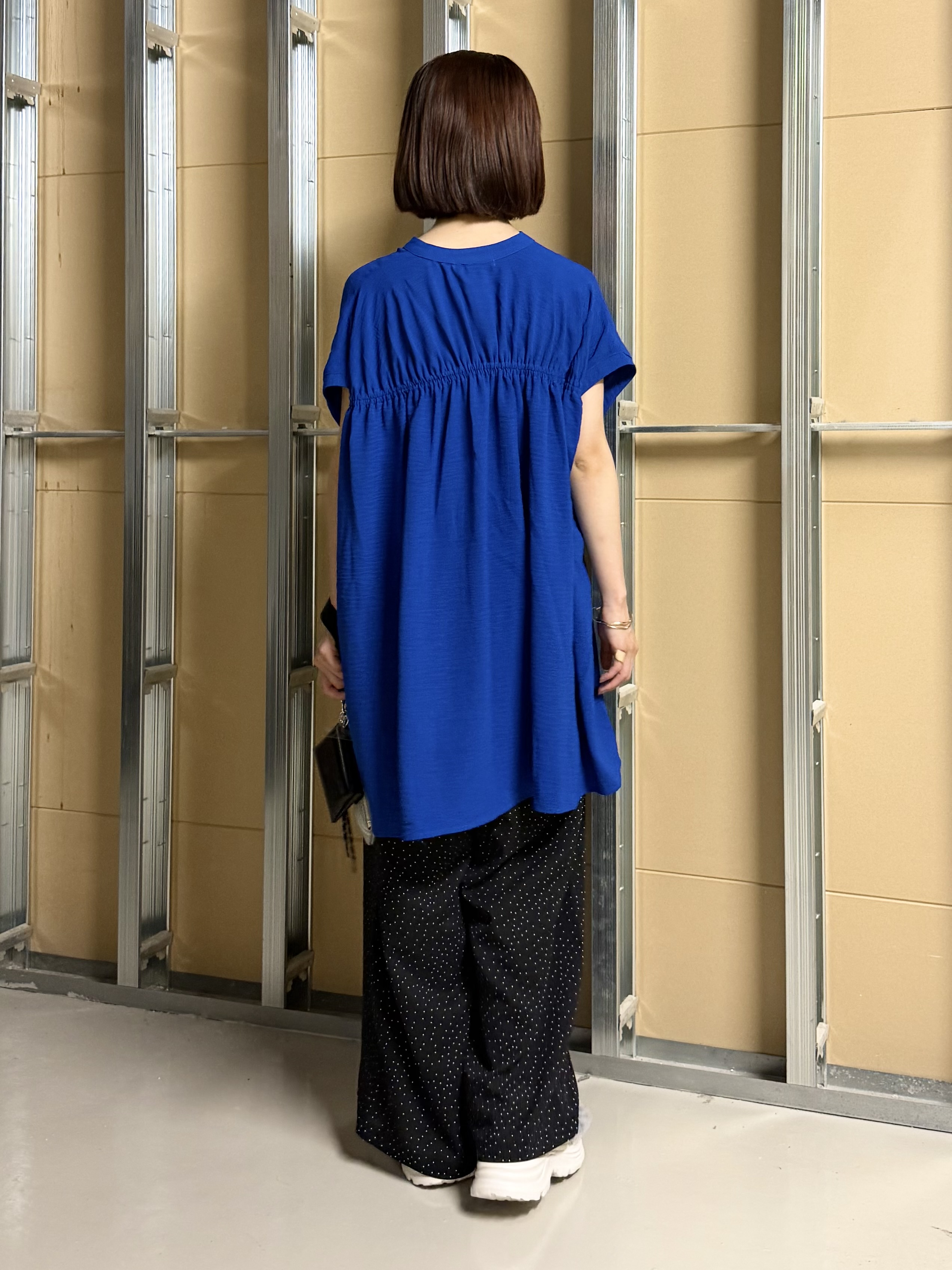 sahoさんの「THE SHOP TK｜【夏に嬉しい機能つき】ひんやりさらさら シャーリングブラウス」を使ったコーディネート