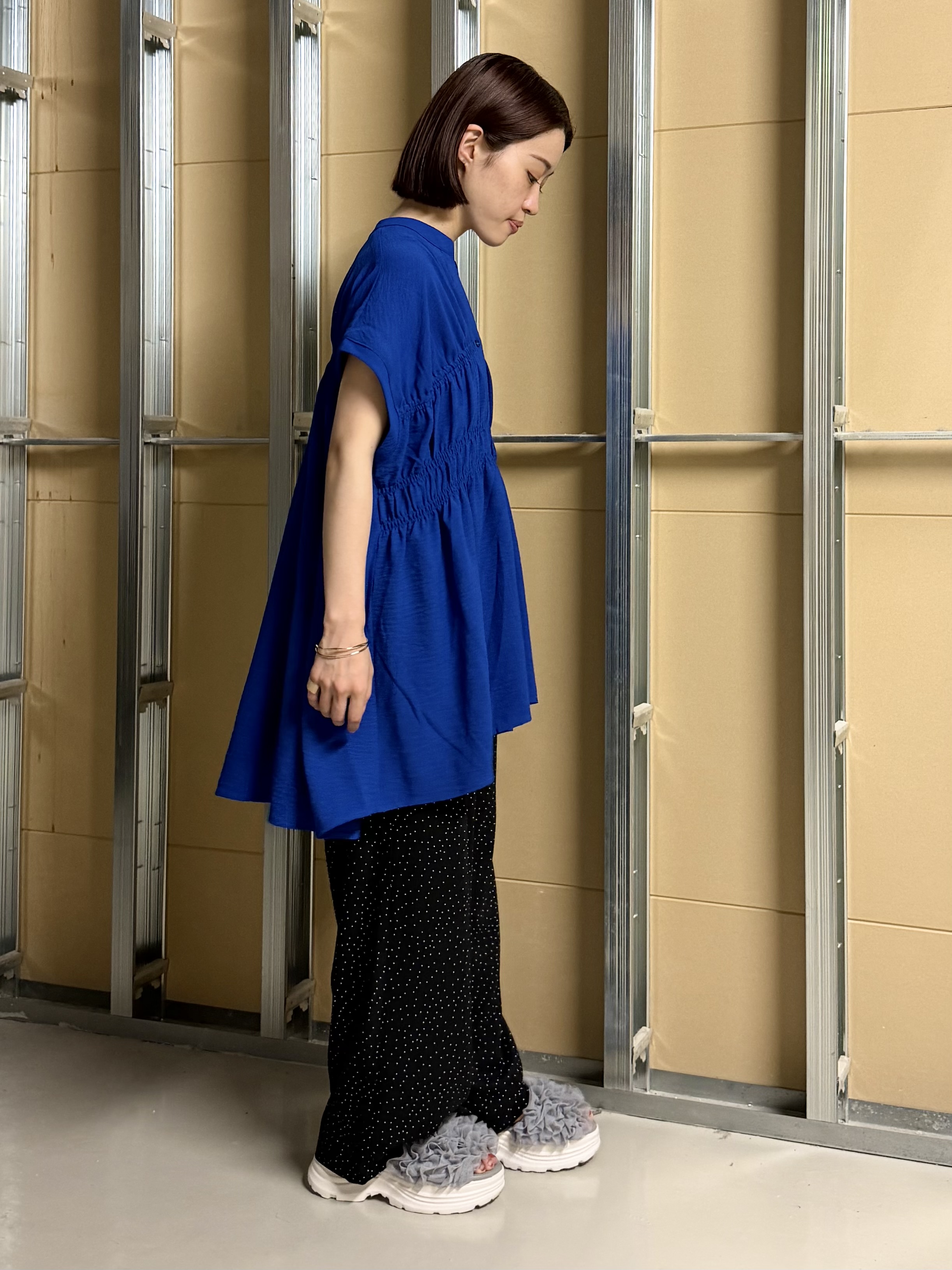 sahoさんの「THE SHOP TK｜【夏に嬉しい機能つき】ひんやりさらさら シャーリングブラウス」を使ったコーディネート