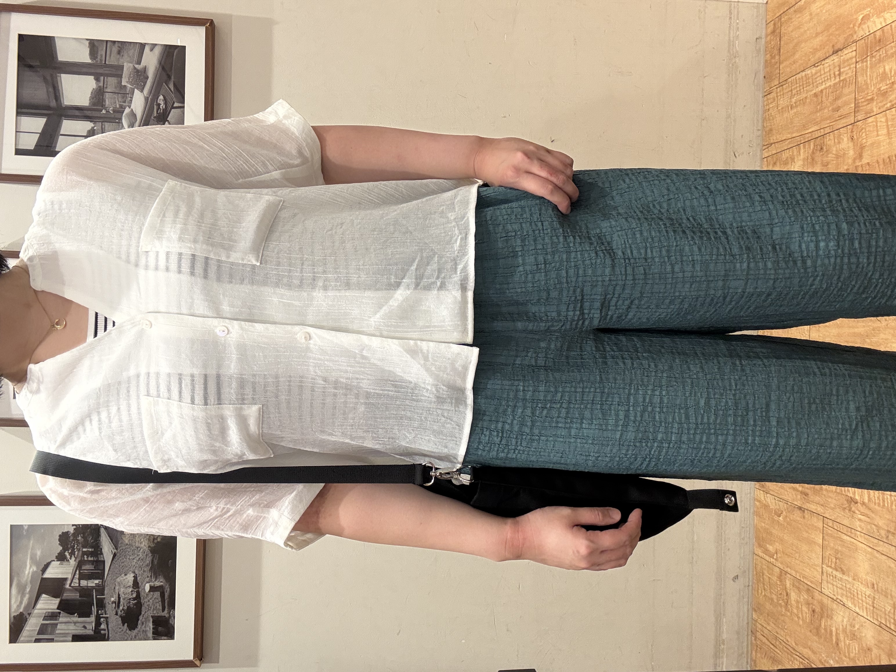 Tsuruさんの「SHOO･LA･RUE｜【洗濯機可/選べる6色】風合いを楽しむ 楊柳シアーゆったりドルマンブラウス」を使ったコーディネート