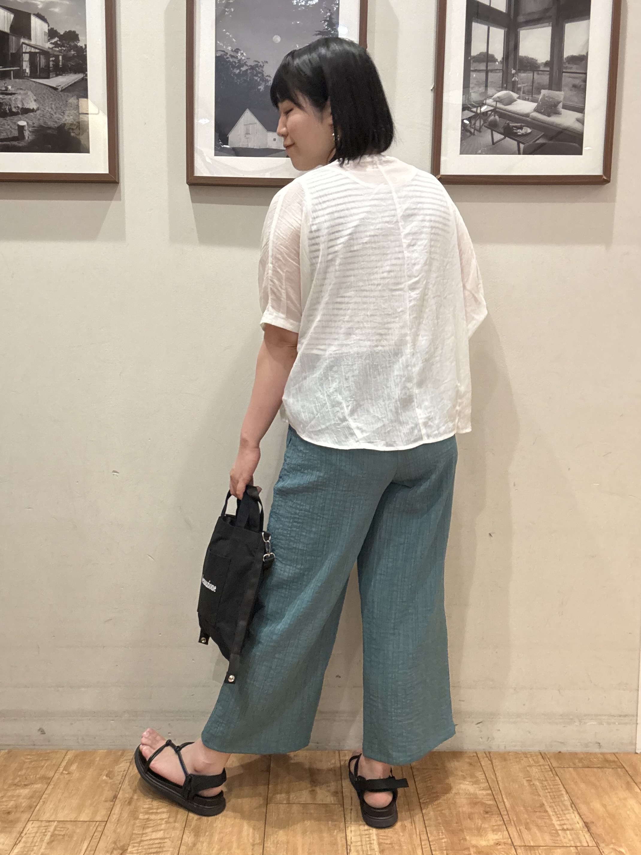 Tsuruさんの「SHOO･LA･RUE｜【洗濯機可/選べる6色】風合いを楽しむ 楊柳シアーゆったりドルマンブラウス」を使ったコーディネート