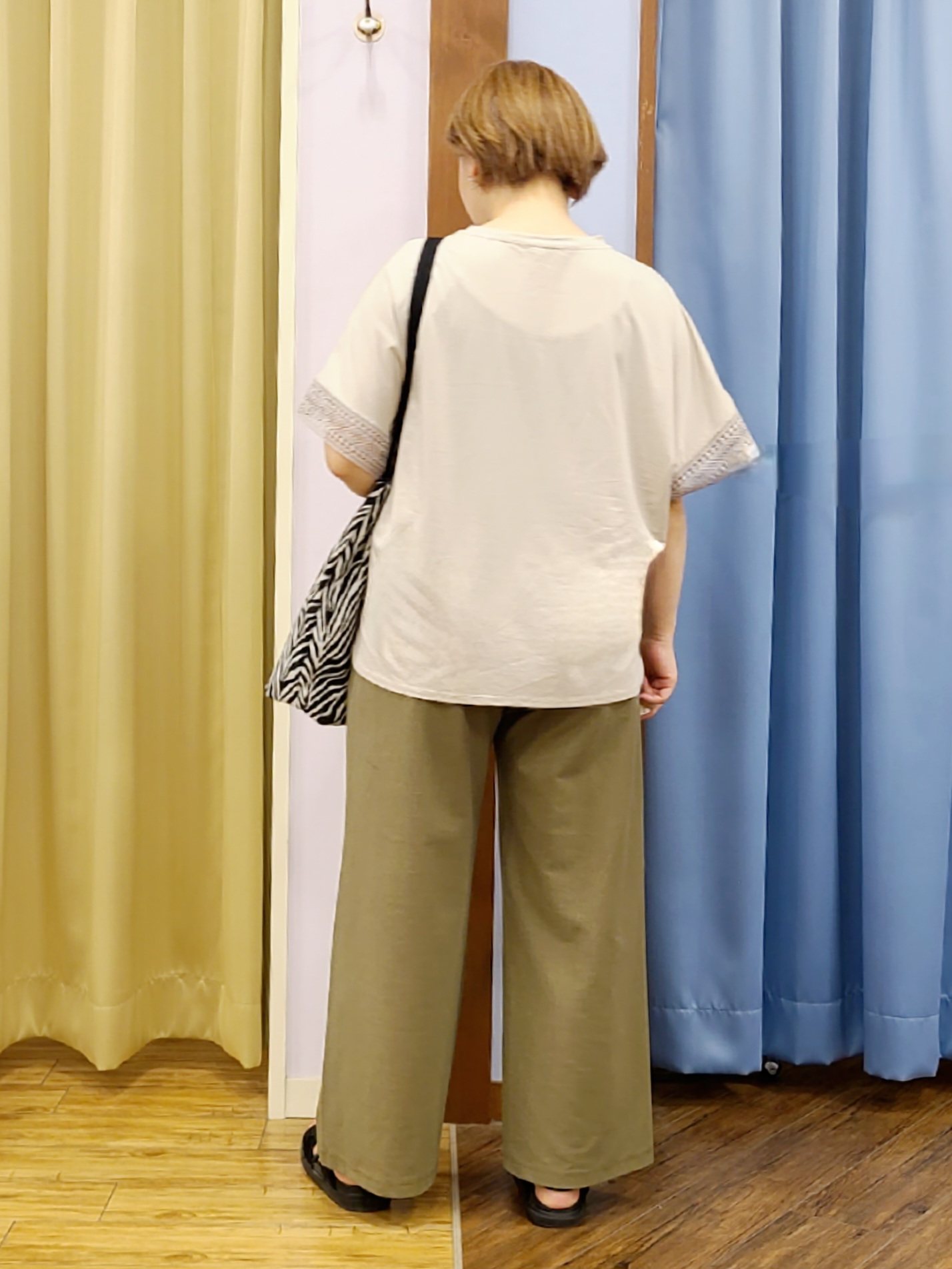 Chiiさんの「SHOO･LA･RUE｜【ひんやり/UV】お袖レースが上品 ゆったりとろみトップス」を使ったコーディネート
