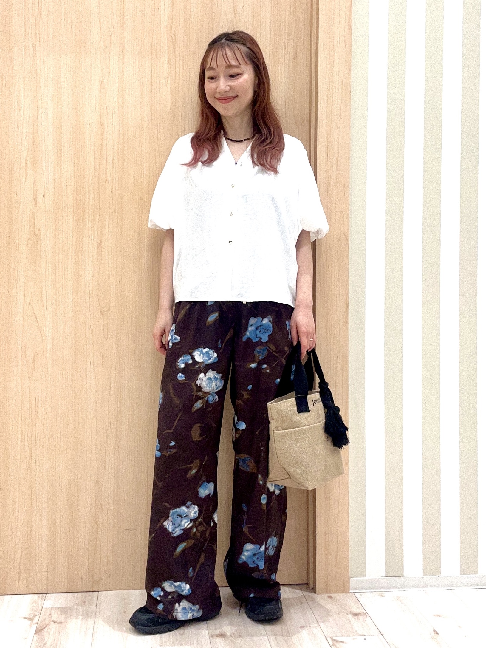 ririさんの「SHOO･LA･RUE｜【S-LL/洗濯機可】バルーンスリーブ　キーネックブラウス」を使ったコーディネート