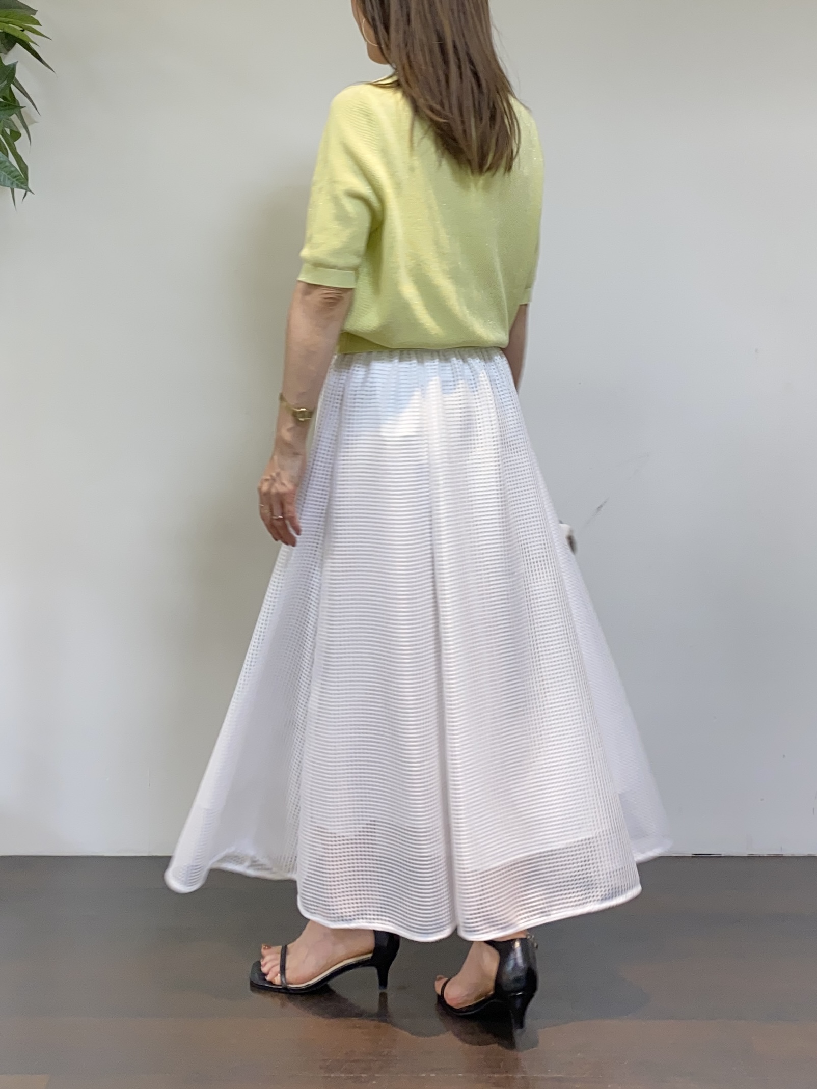 tomoさんの「UNTITLED｜【アンサンブル可】ラメ混クルーネックカーディガン」を使ったコーディネート