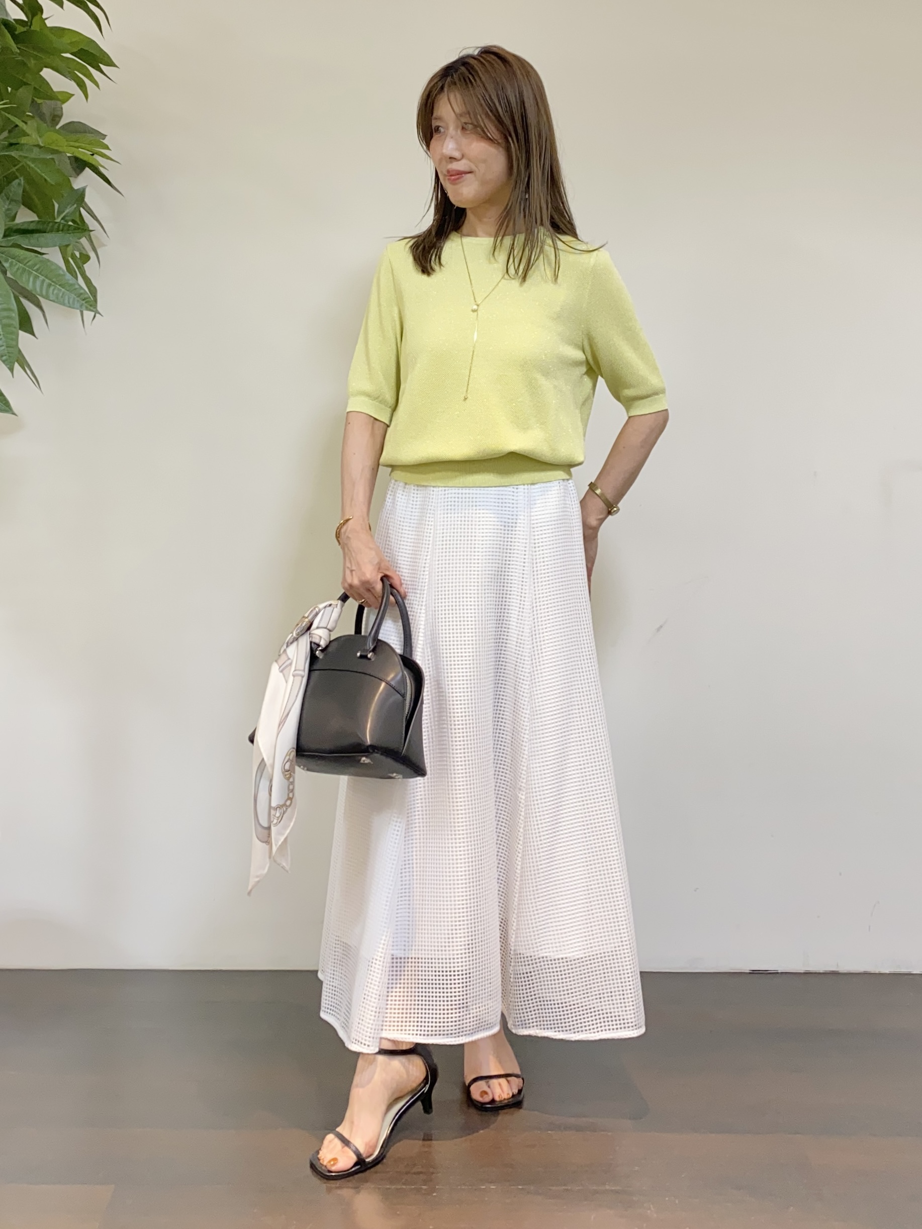 tomoさんの「UNTITLED｜【アンサンブル可】ラメ混クルーネックカーディガン」を使ったコーディネート