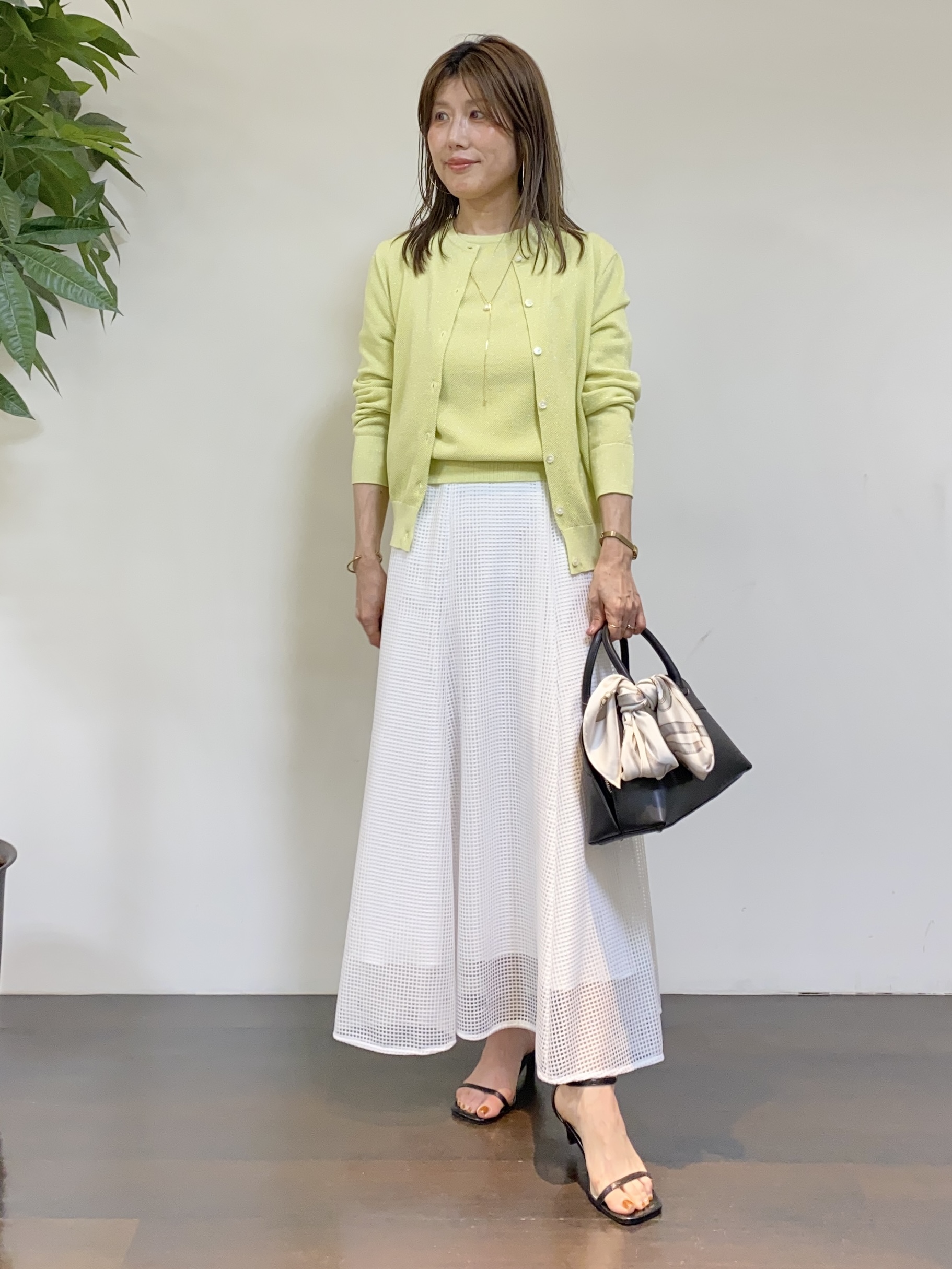 tomoさんの「UNTITLED｜【アンサンブル可】ラメ混クルーネックカーディガン」を使ったコーディネート