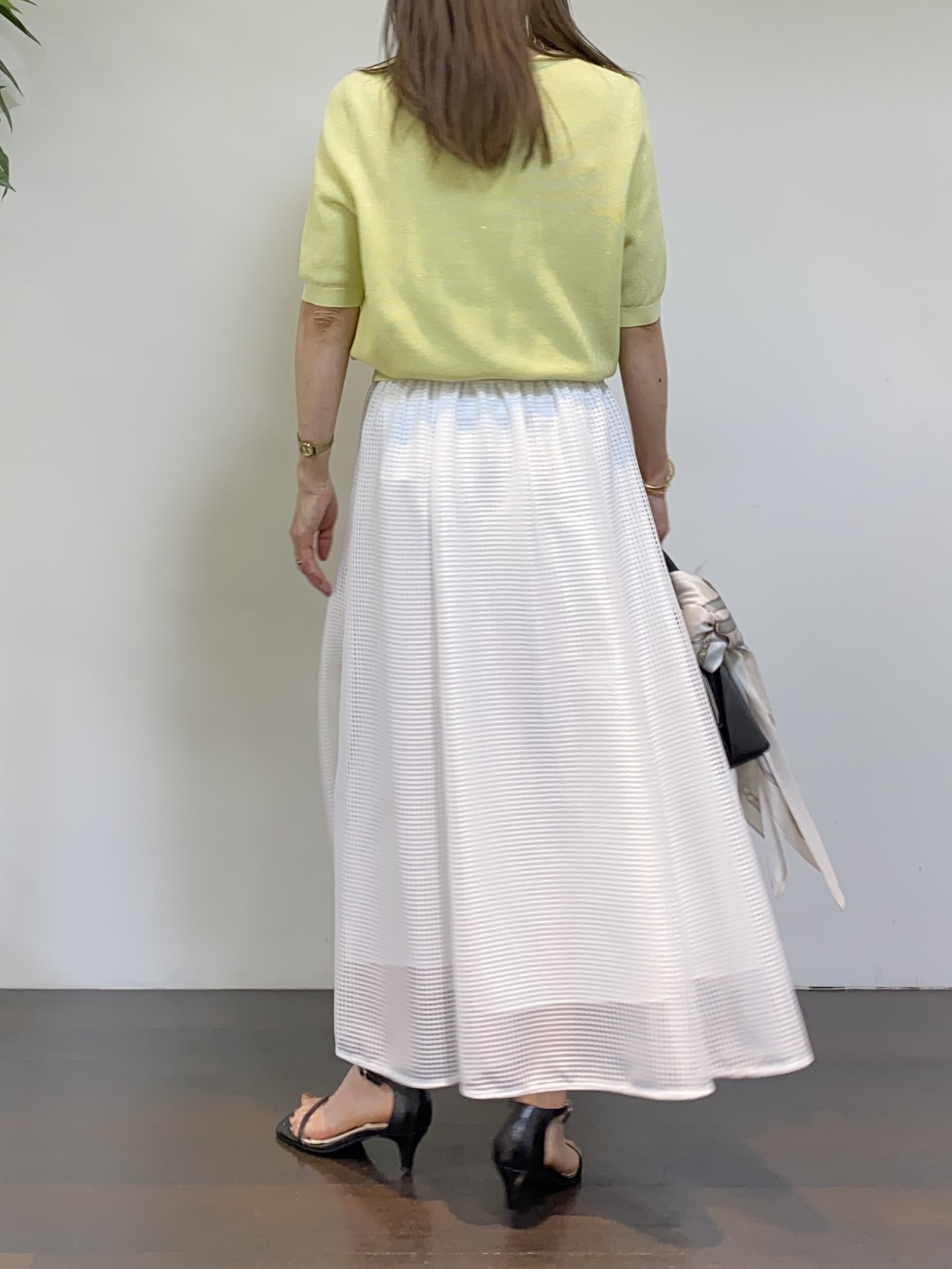 tomoさんの「UNTITLED｜【アンサンブル可】ラメ混クルーネックカーディガン」を使ったコーディネート