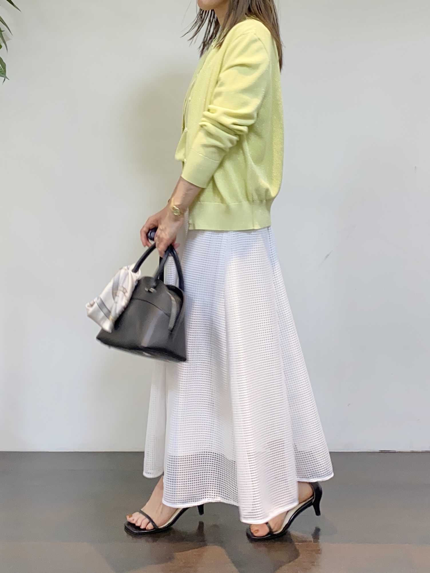 tomoさんの「UNTITLED｜【アンサンブル可】ラメ混クルーネックカーディガン」を使ったコーディネート