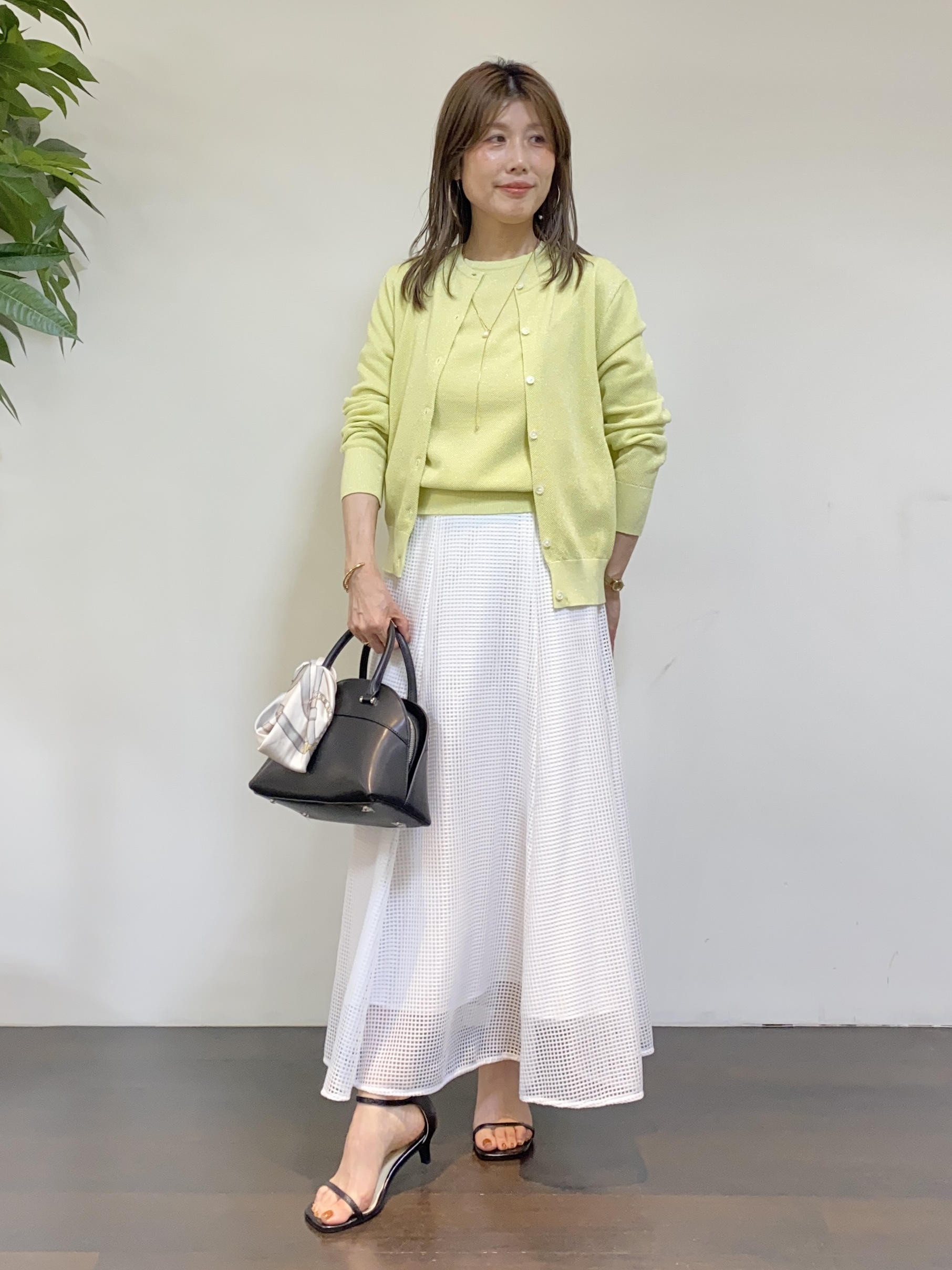 tomoさんの「UNTITLED｜【アンサンブル可】ラメ混クルーネックカーディガン」を使ったコーディネート