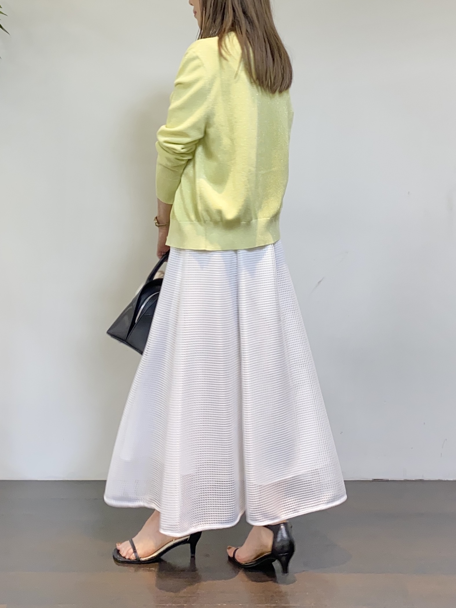 tomoさんの「UNTITLED｜【アンサンブル可】ラメ混クルーネックカーディガン」を使ったコーディネート