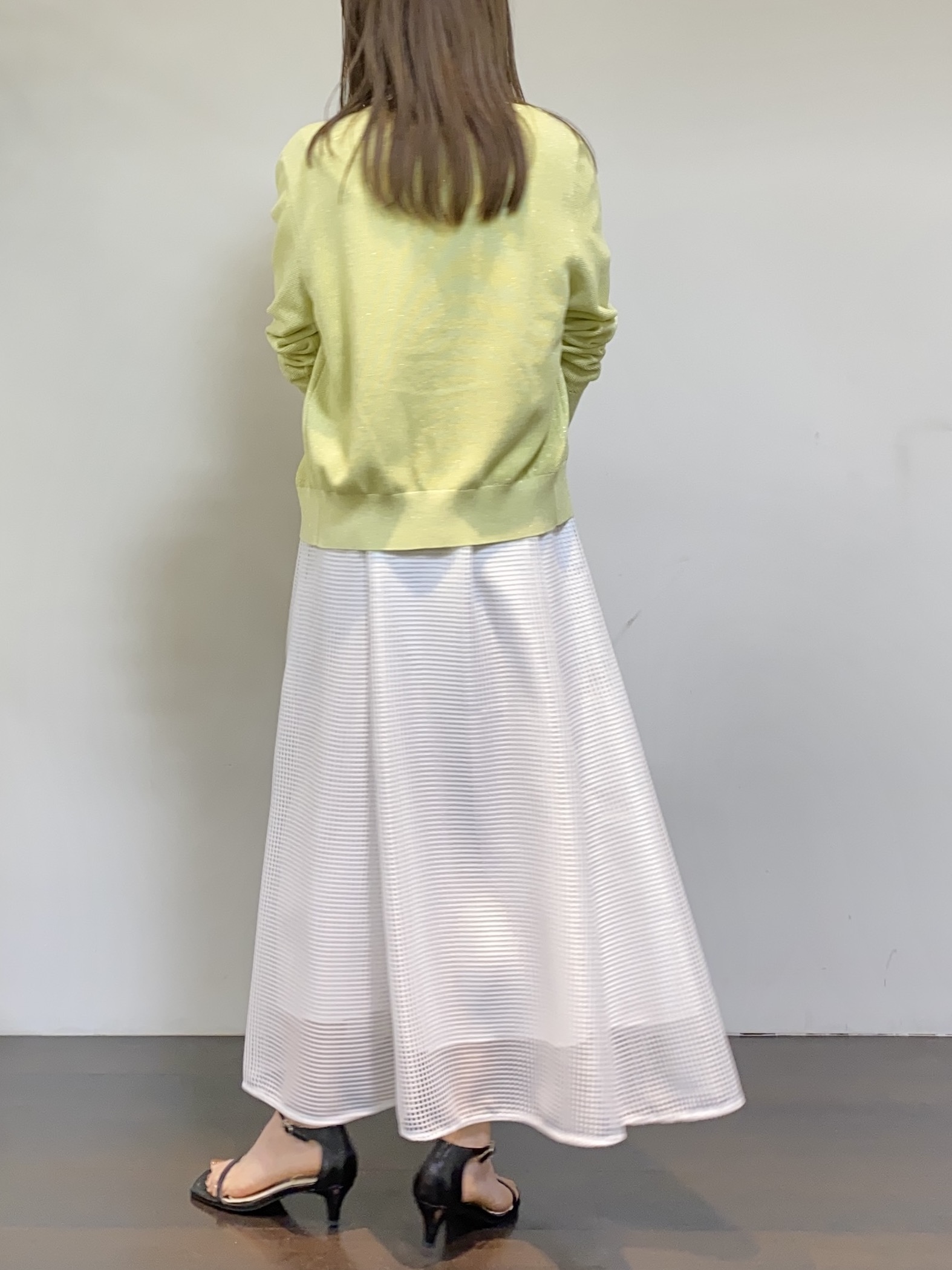 tomoさんの「UNTITLED｜【アンサンブル可】ラメ混クルーネックカーディガン」を使ったコーディネート