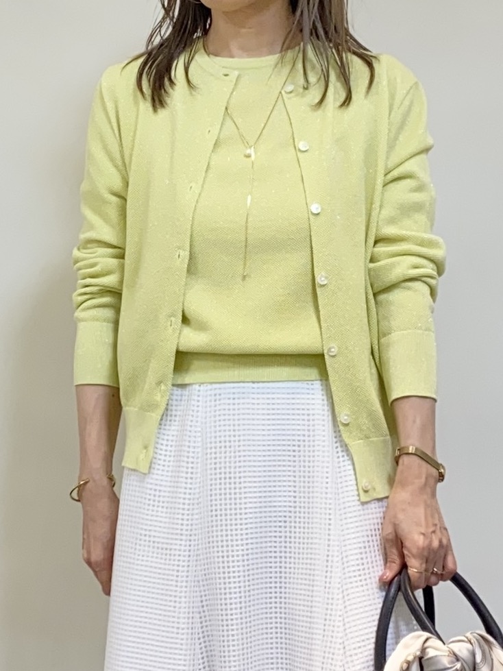 tomoさんの「UNTITLED｜【アンサンブル可】ラメ混クルーネックカーディガン」を使ったコーディネート