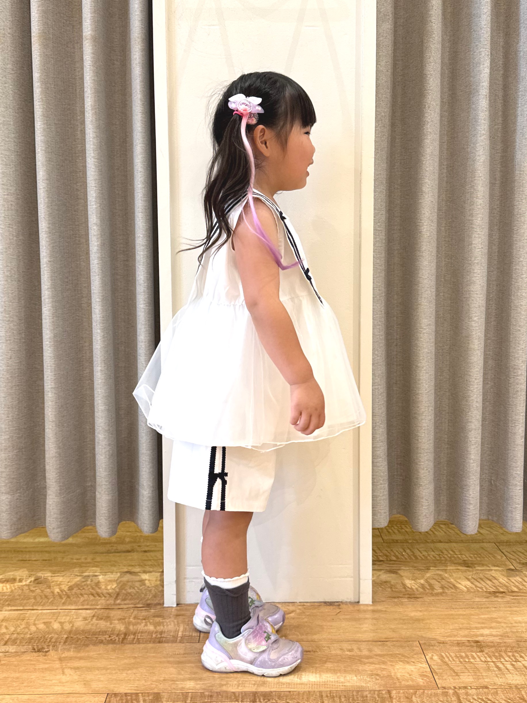 愛さんの「SHOO･LA･RUE｜【100-130cm】チュール付きセーラーブラウス」を使ったコーディネート