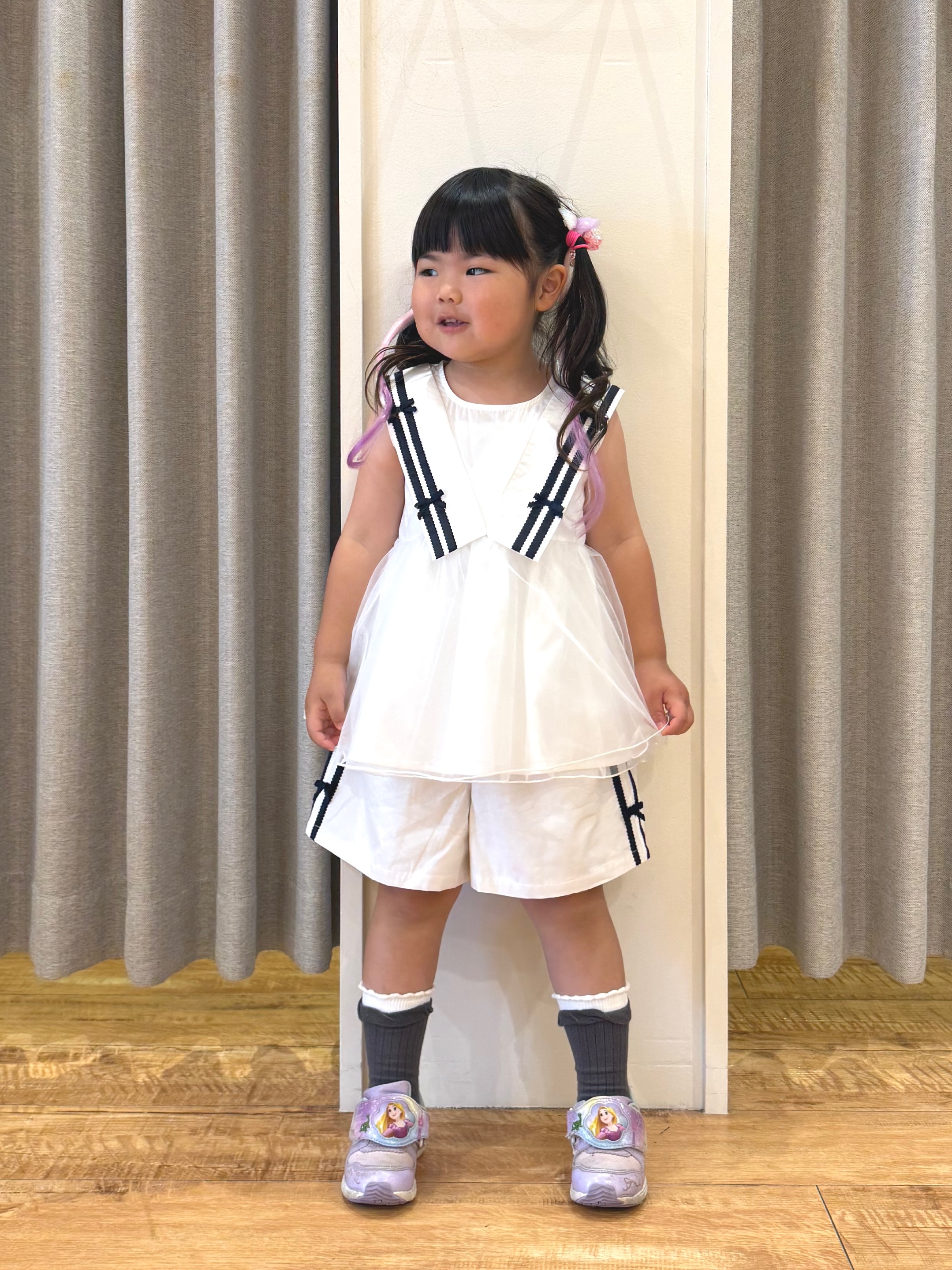 愛さんの「SHOO･LA･RUE｜【100-130cm】チュール付きセーラーブラウス」を使ったコーディネート