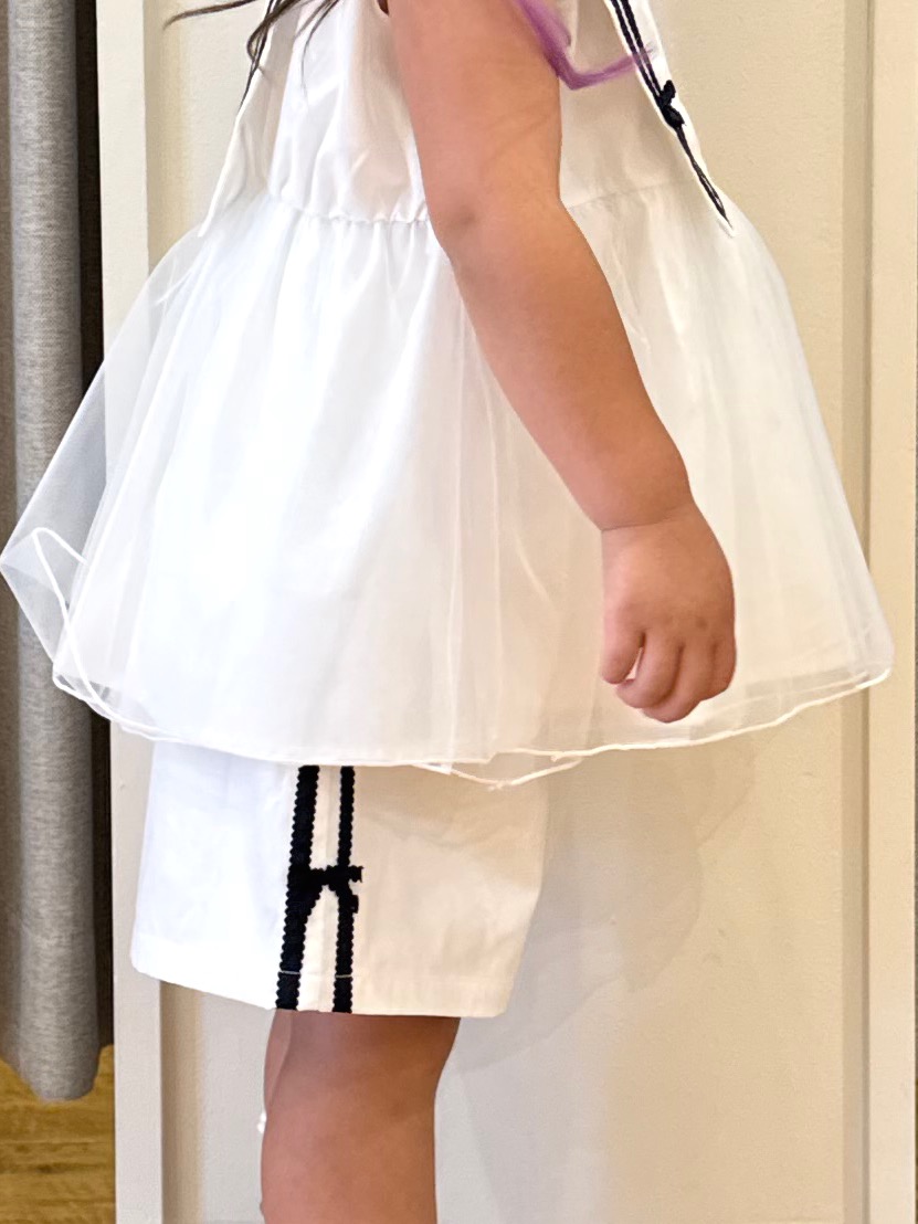 愛さんの「SHOO･LA･RUE｜【100-130cm】チュール付きセーラーブラウス」を使ったコーディネート