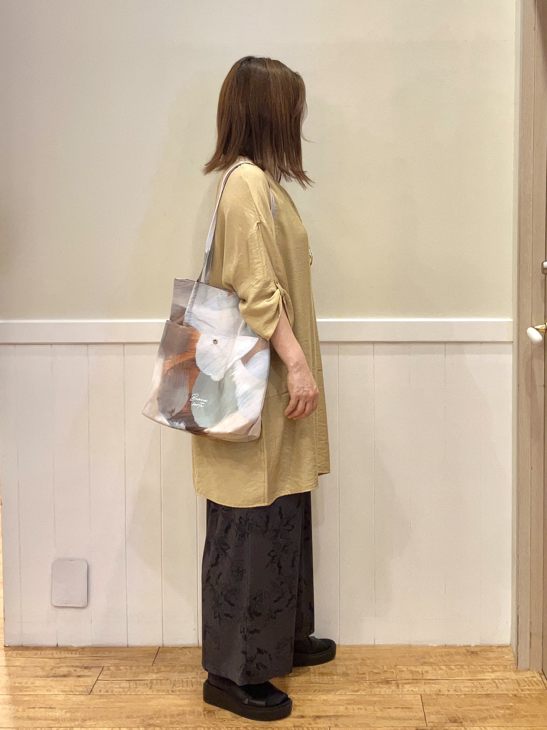 FUJIさんの「SHOO･LA･RUE｜【ひんやり/S-LL/洗濯機可】体型カバーにも ゆるっとリラックスチュニック」を使ったコーディネート