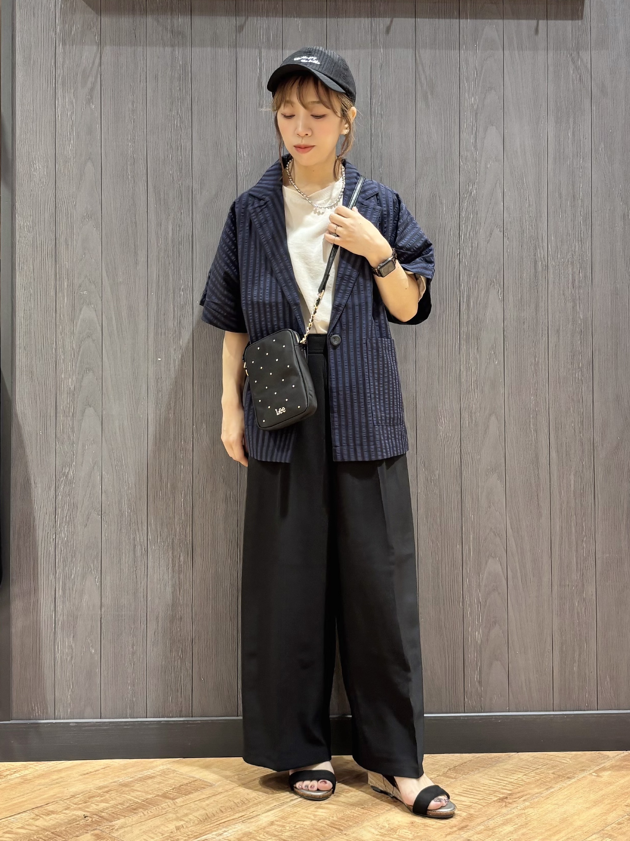 meiさんの「SHOO･LA･RUE｜【ひんやり/吸水速乾/セットアップ可】羽織るだけで主役になる サッカーストライプシャツジャケット」を使ったコーディネート
