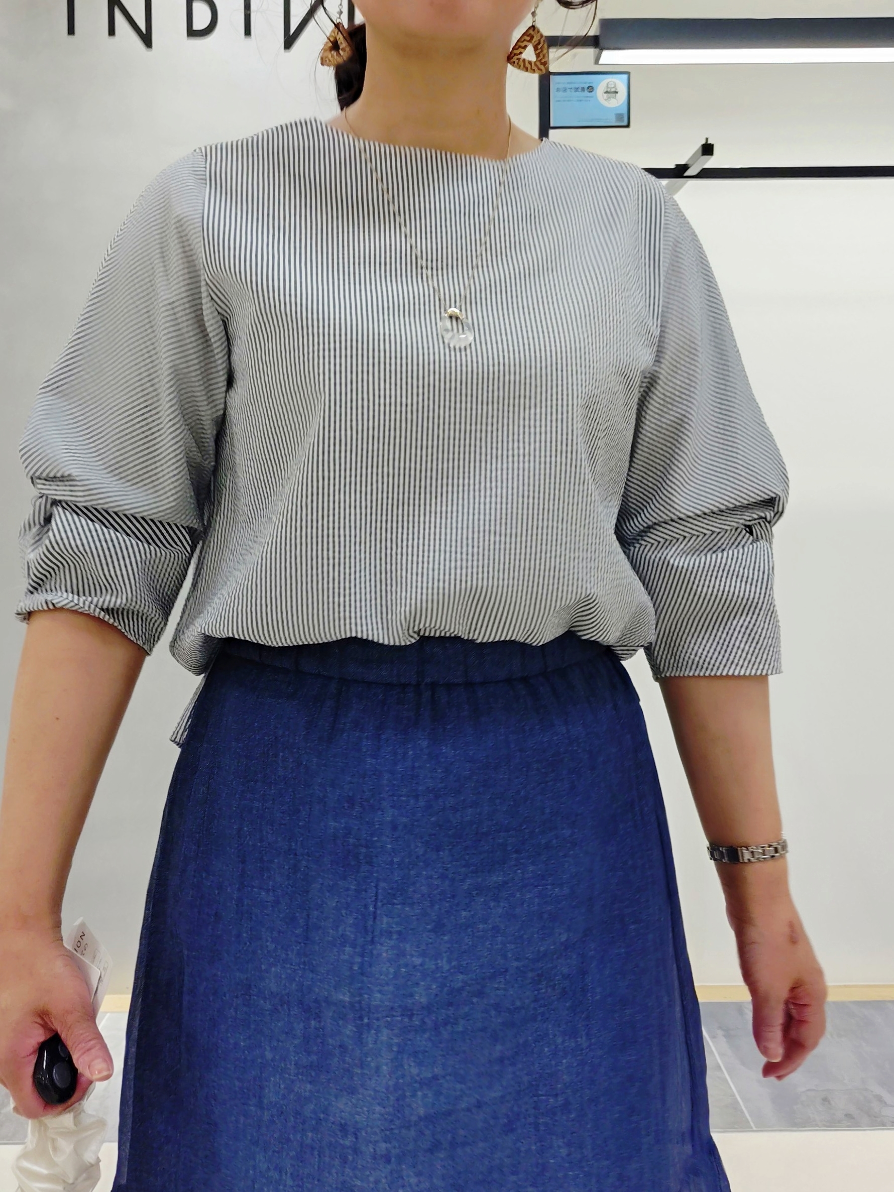 TOMOMIさんの「INDIVI｜【新色登場！超軽量】2WAYドロストショルダーバッグ」を使ったコーディネート