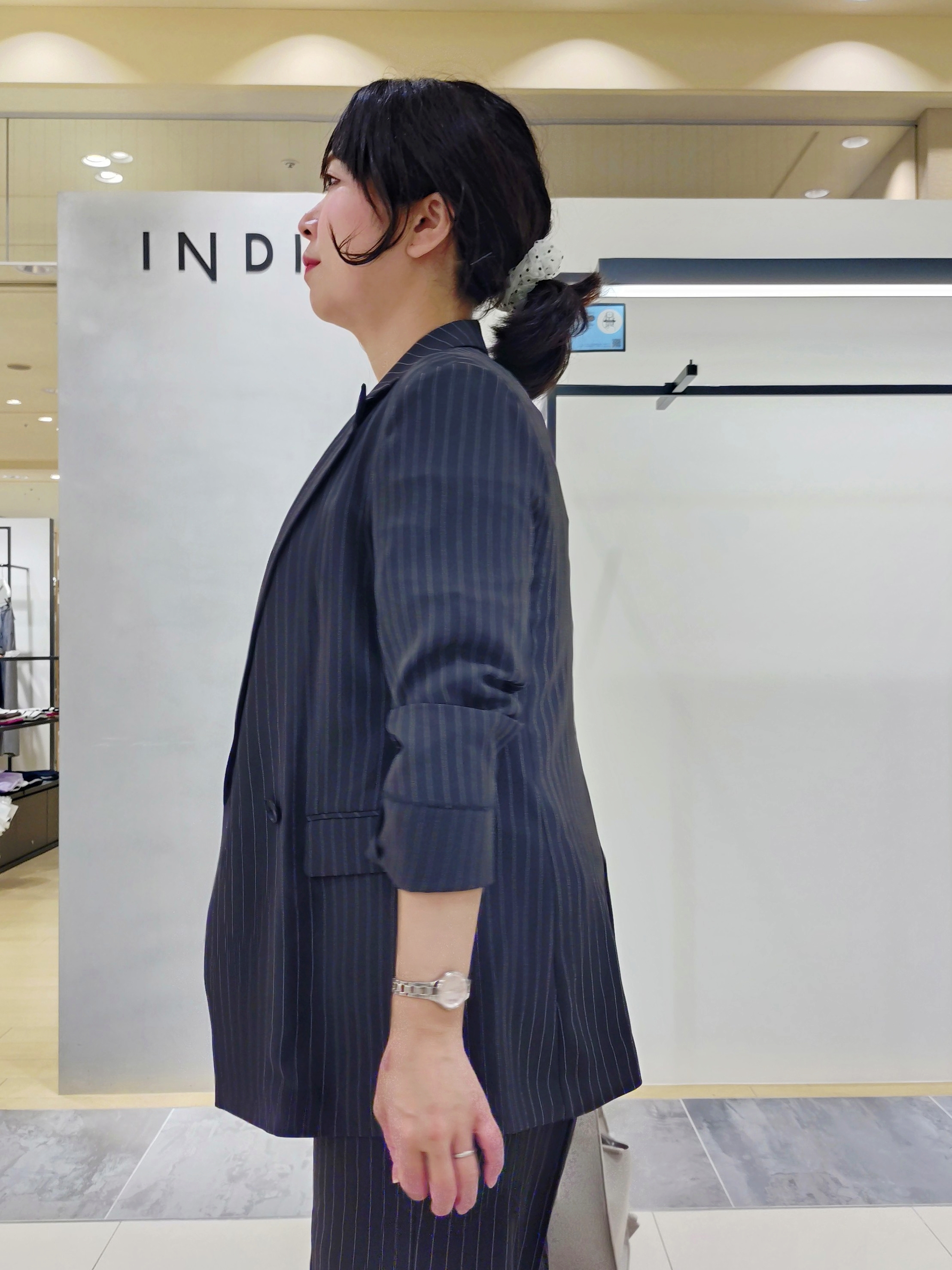 TOMOMIさんの「INDIVI｜【新作登場！着る日傘】 ダブルジャケット」を使ったコーディネート