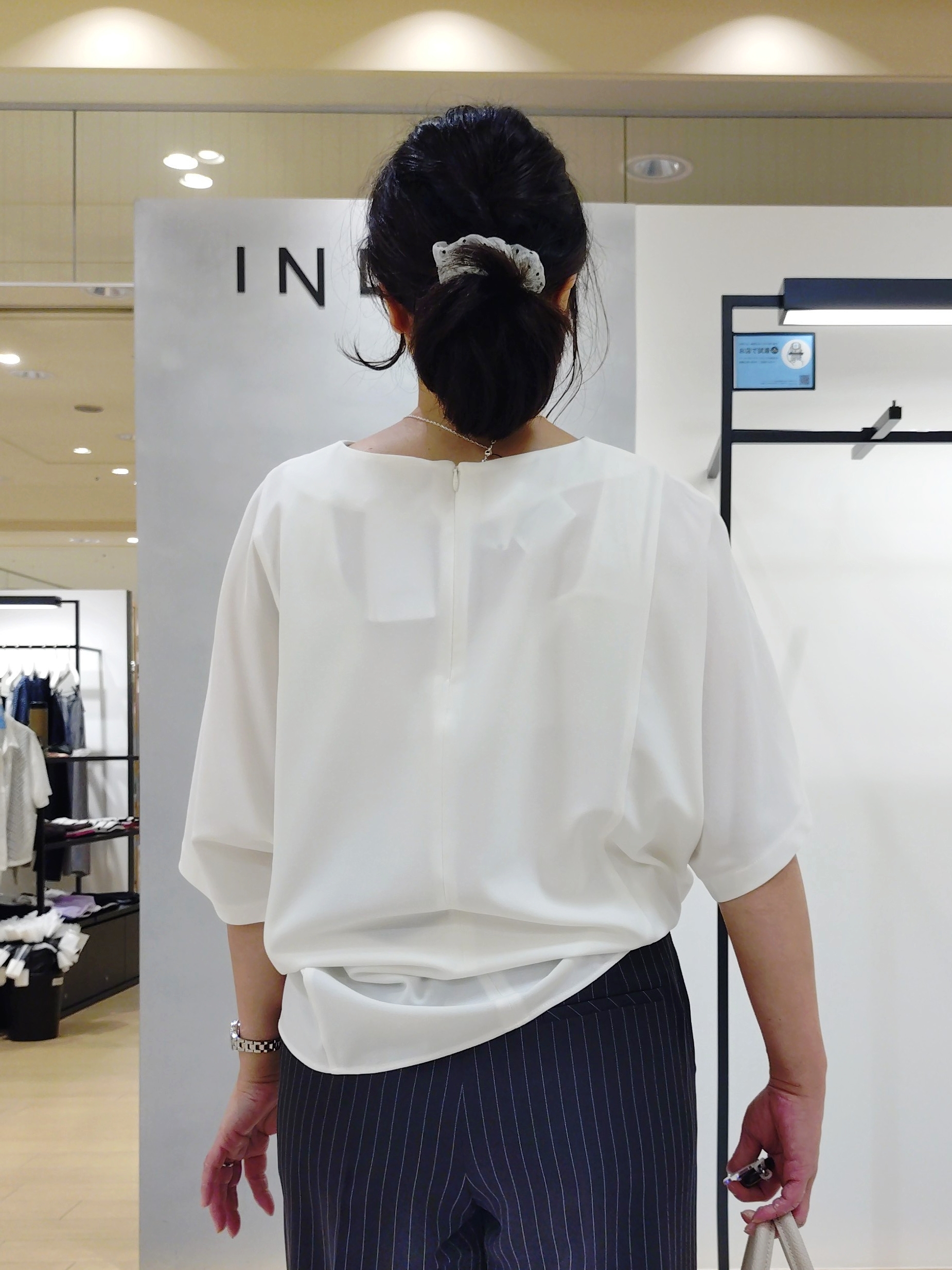 TOMOMIさんの「INDIVI｜【新作登場！着る日傘】 ダブルジャケット」を使ったコーディネート
