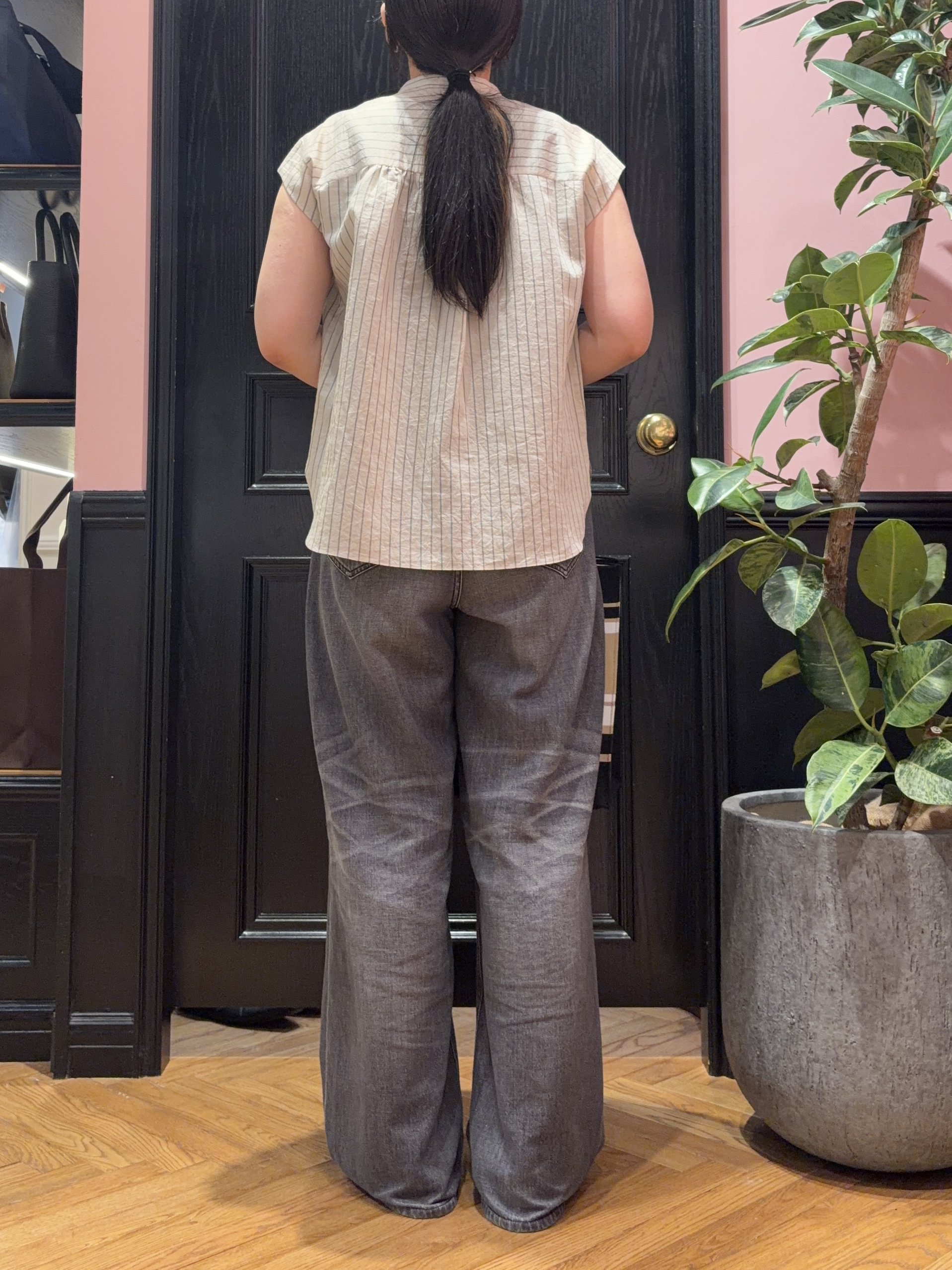 SAKAIさんの「DRESSTERIOR｜ストライプフレンチスリーブフリルブラウス」を使ったコーディネート